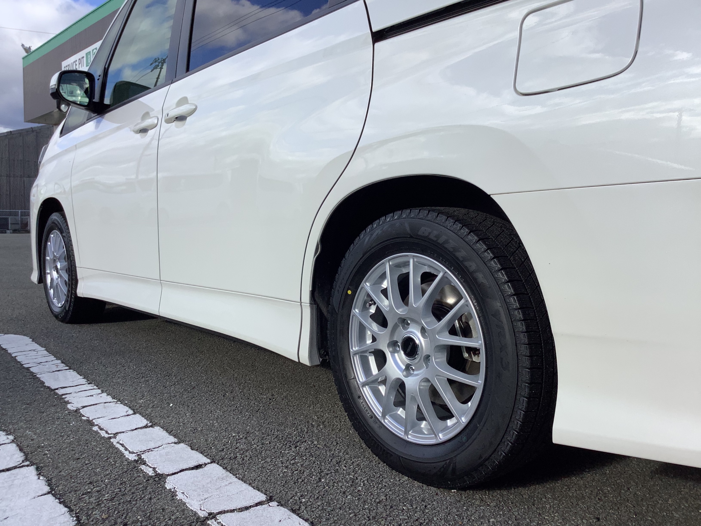 ☆トヨタ「ノア」スタッドレスホイールセット♪ | 店舗おススメ