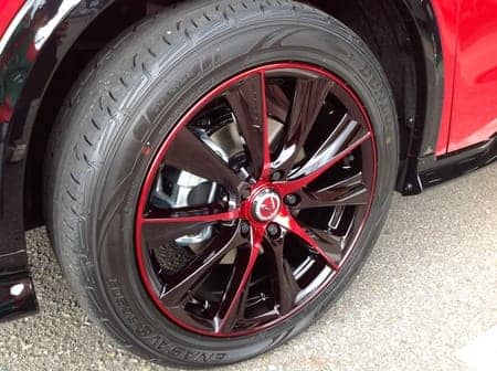 真っ赤なヴェゼルｒｓに赤ｘ黒のレイズ ベルサスをお取付け ホンダ ヴェゼルハイブリッド ホイール タイヤ ホイール関連 タイヤ ホイール交換 スタッフ日記 タイヤ館 和田山 兵庫県のタイヤ カー用品ショップ タイヤからはじまる トータルカー