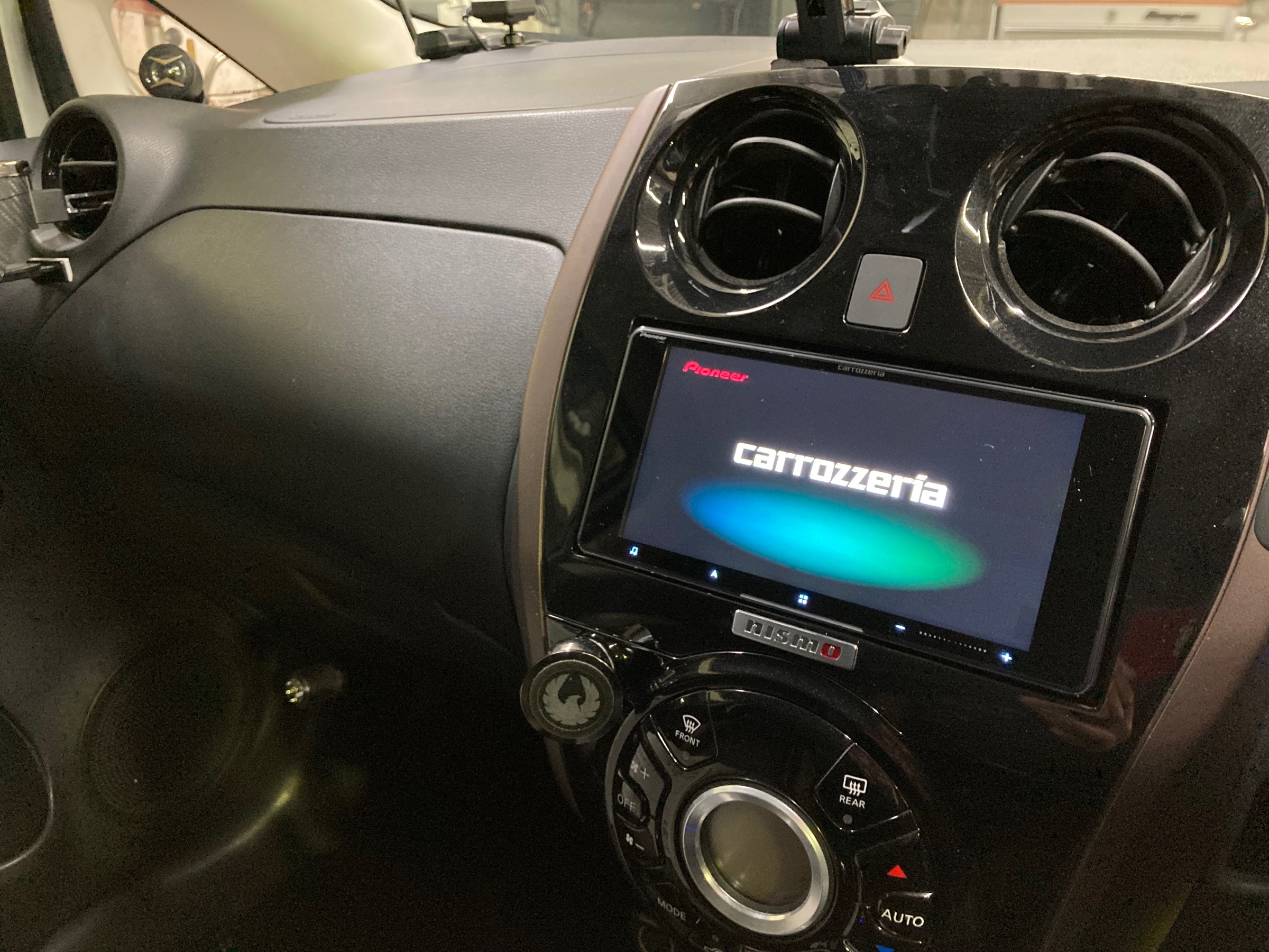 日産 ノート 純正ナビからパイオニア サイバーナビ | 店舗おススメ情報