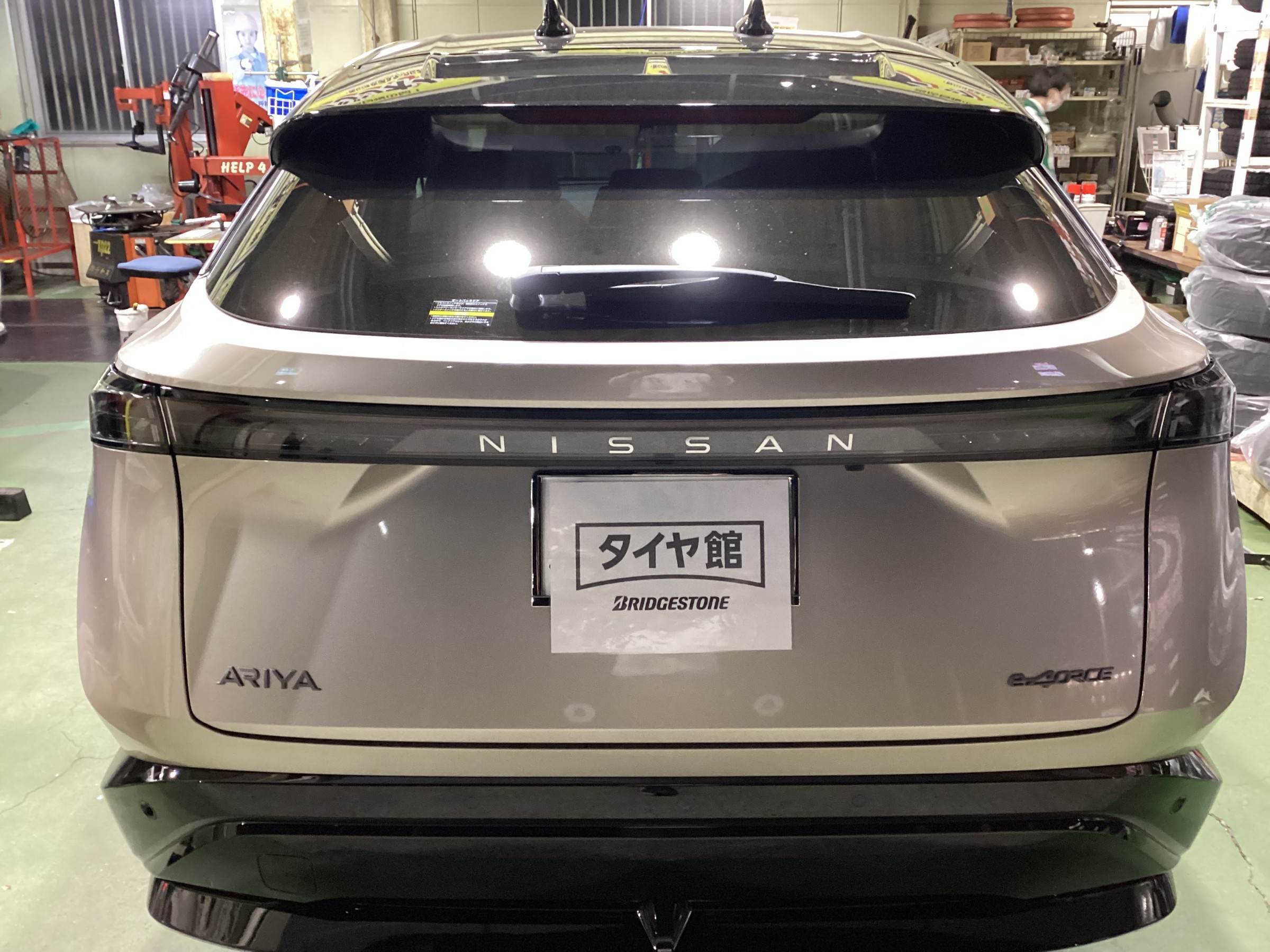 日産 アリア ブリザックVRX3ホイールセット取り付け | 店舗おススメ