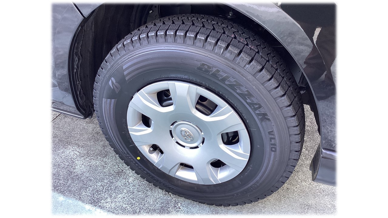 ハイエースxVL10 195/80R15 スタッドレスタイヤ交換 | 店舗