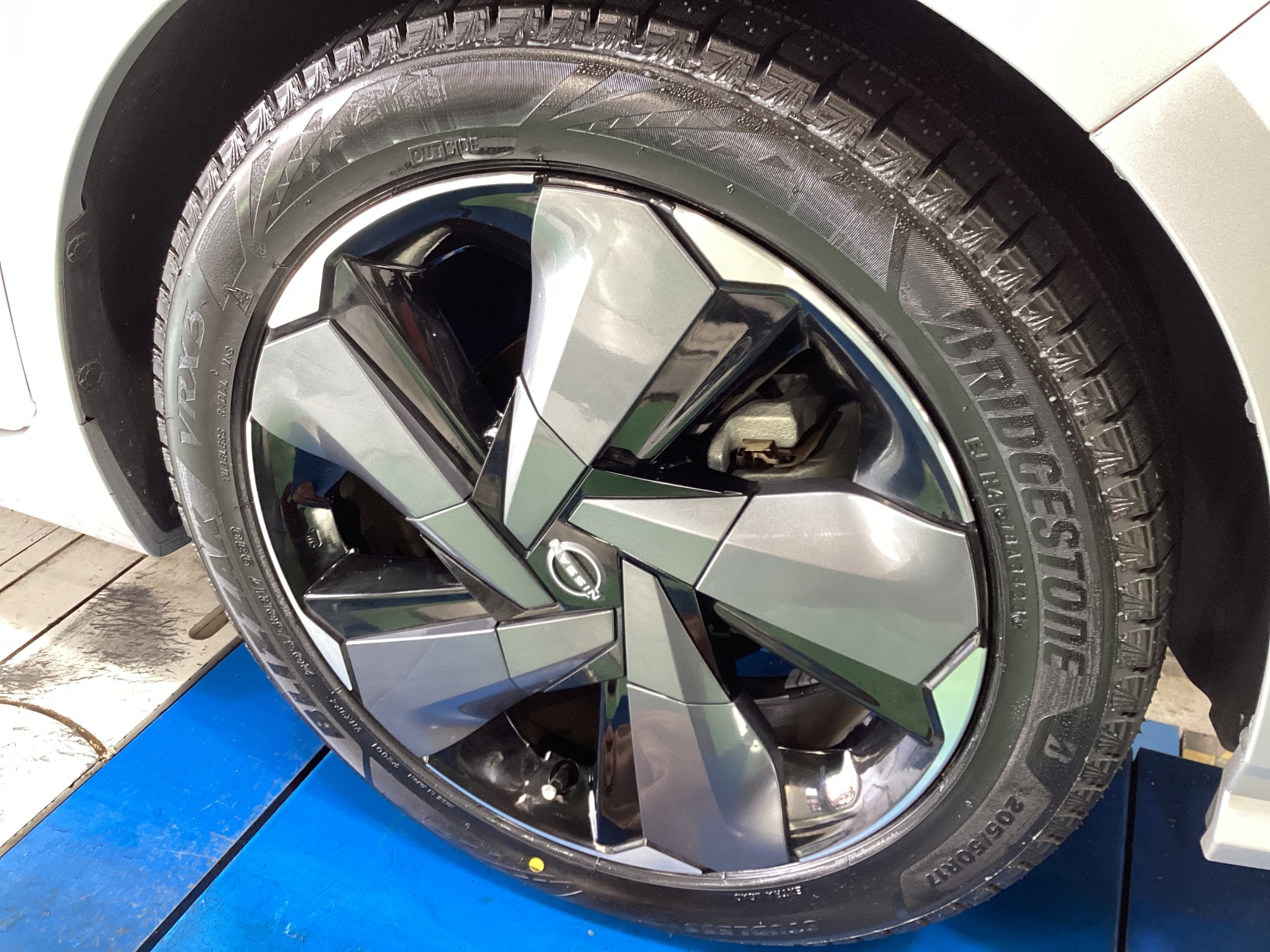 ブリザック VRX3 205/50R17 ホイール オーラ スタッドレスタイヤ ブリザック VRX3 【新品】オーラ スタッドレスタイヤ ホイール4本