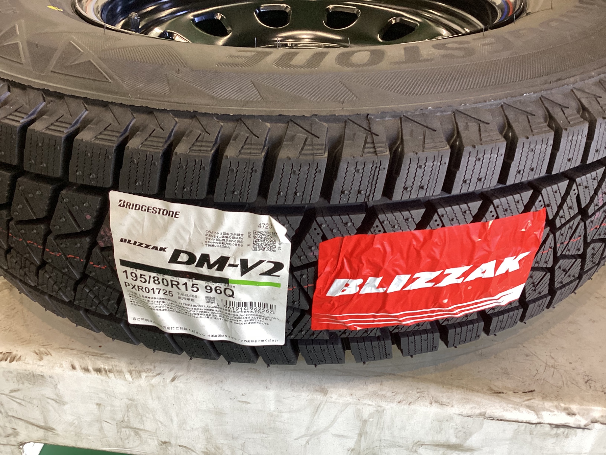 ジムニーシエラ・スタッドレスホイールセット購入】ブリザック DM-V2 195/80R15 【ハブ防錆施工】 | 店舗おススメ情報 | タイヤ館 枚方