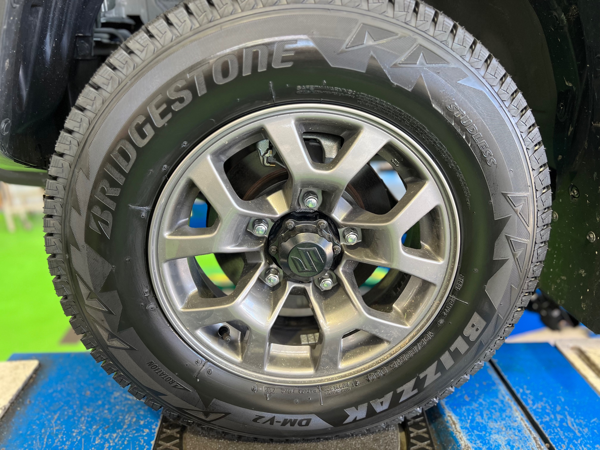 SUV（4×4）の走破性をスタッドレスタイヤでも！ スズキ