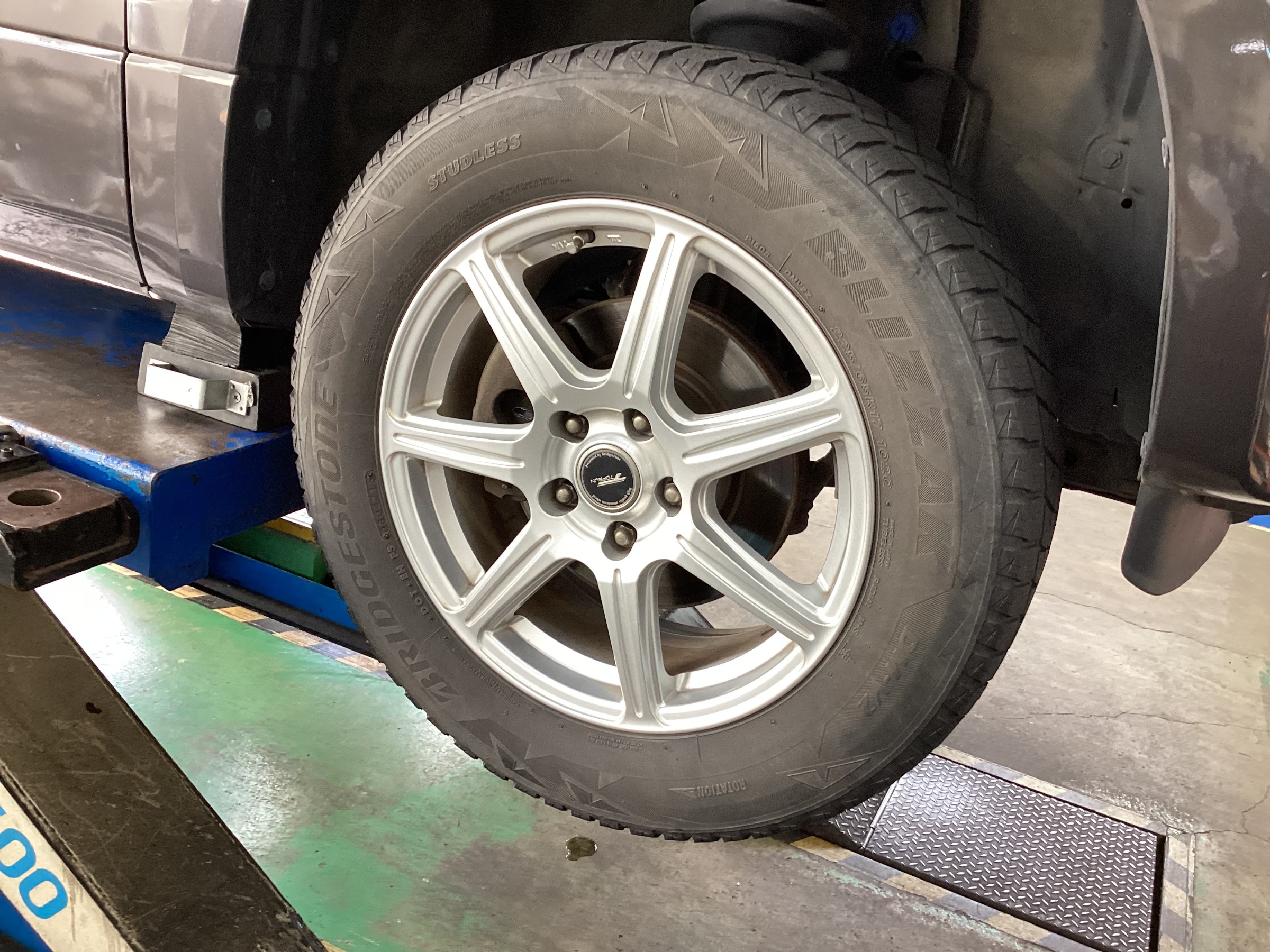 スズキ　エスクード　225/65R17　DMV3
