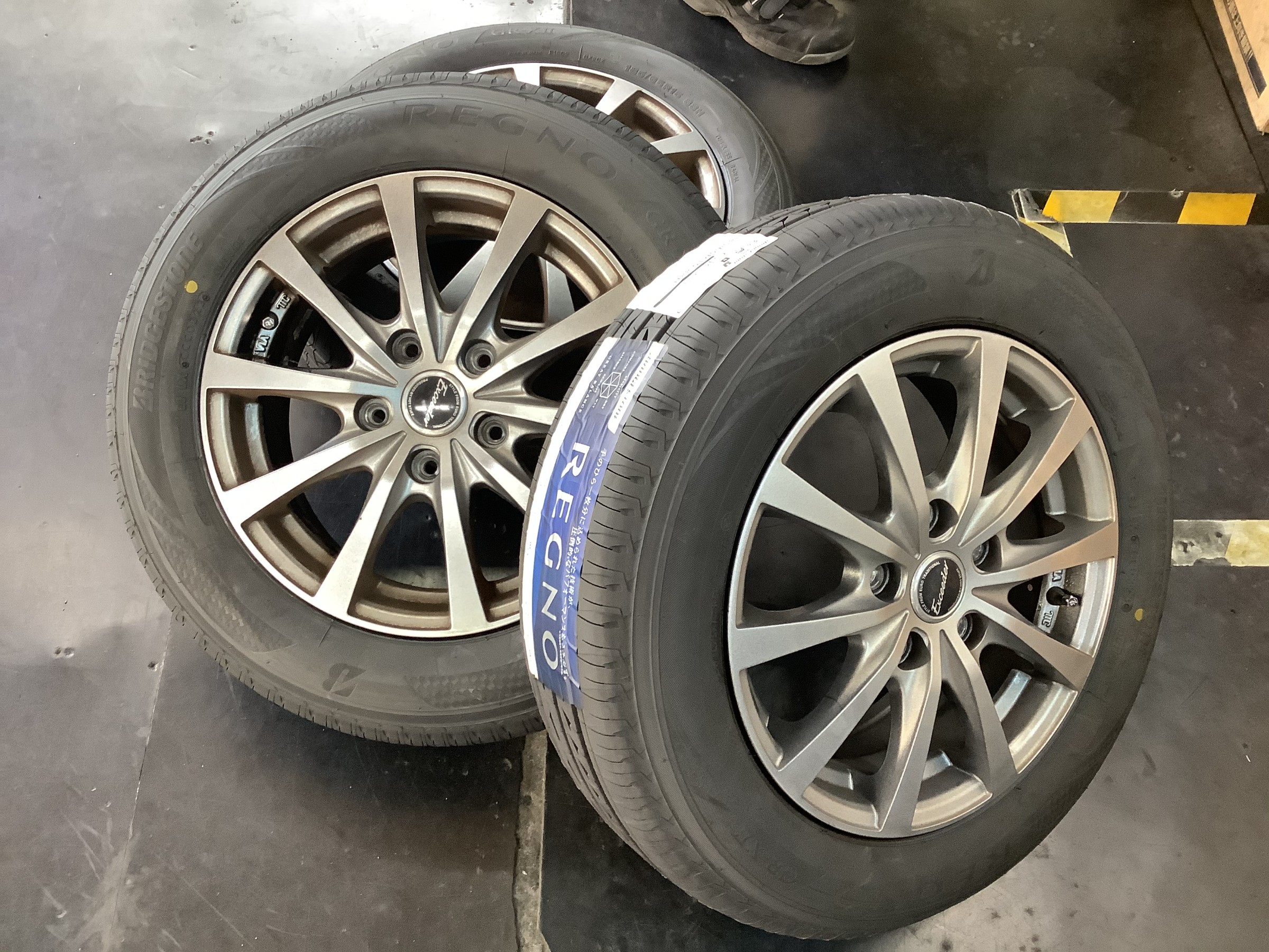 ホンダ　フリード　タイヤ交換＆ハブ防錆　185/65R15レグノGR-XⅡ