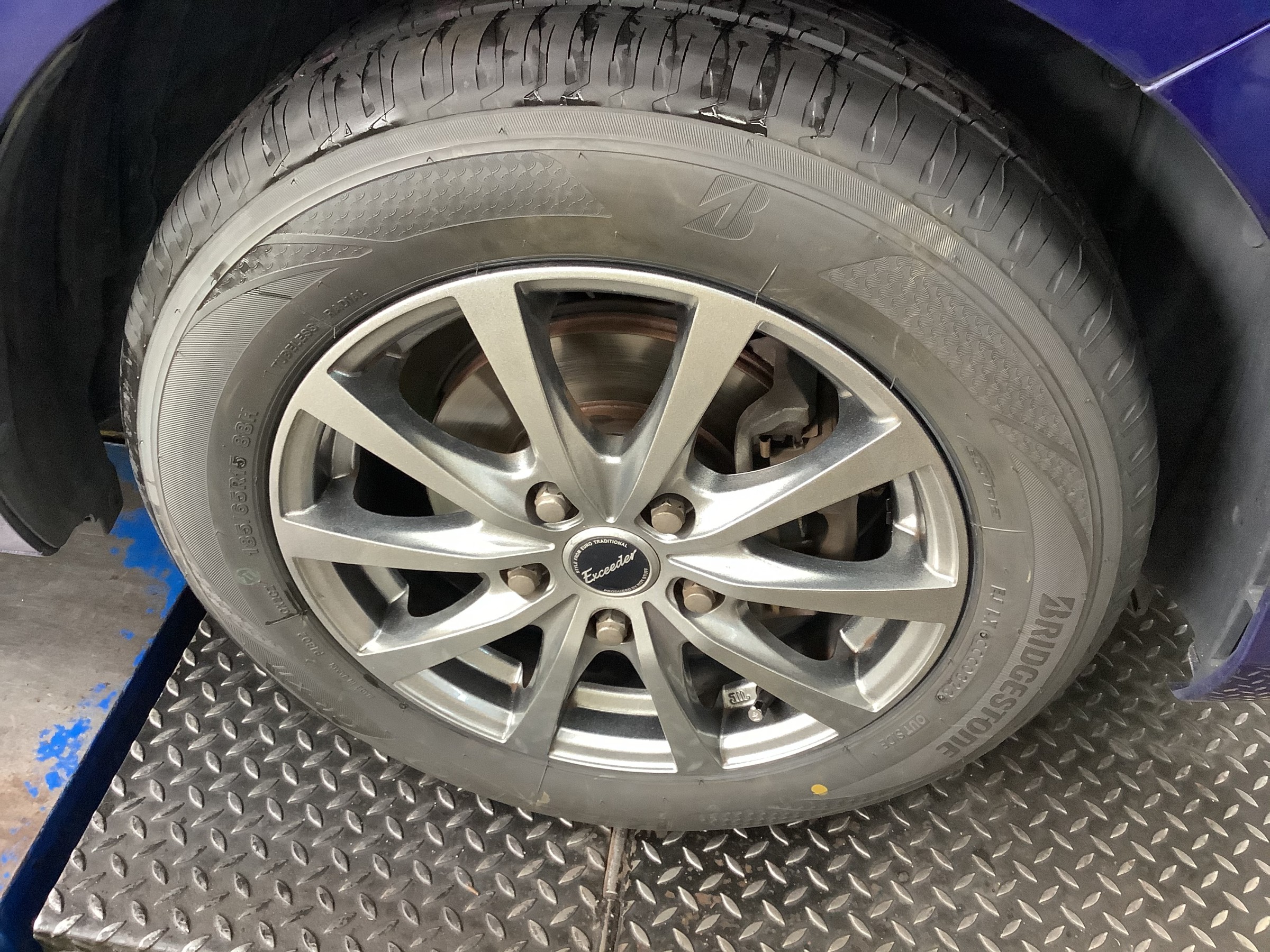 ホンダ　フリード　タイヤ交換＆ハブ防錆　185/65R15レグノGR-XⅡ
