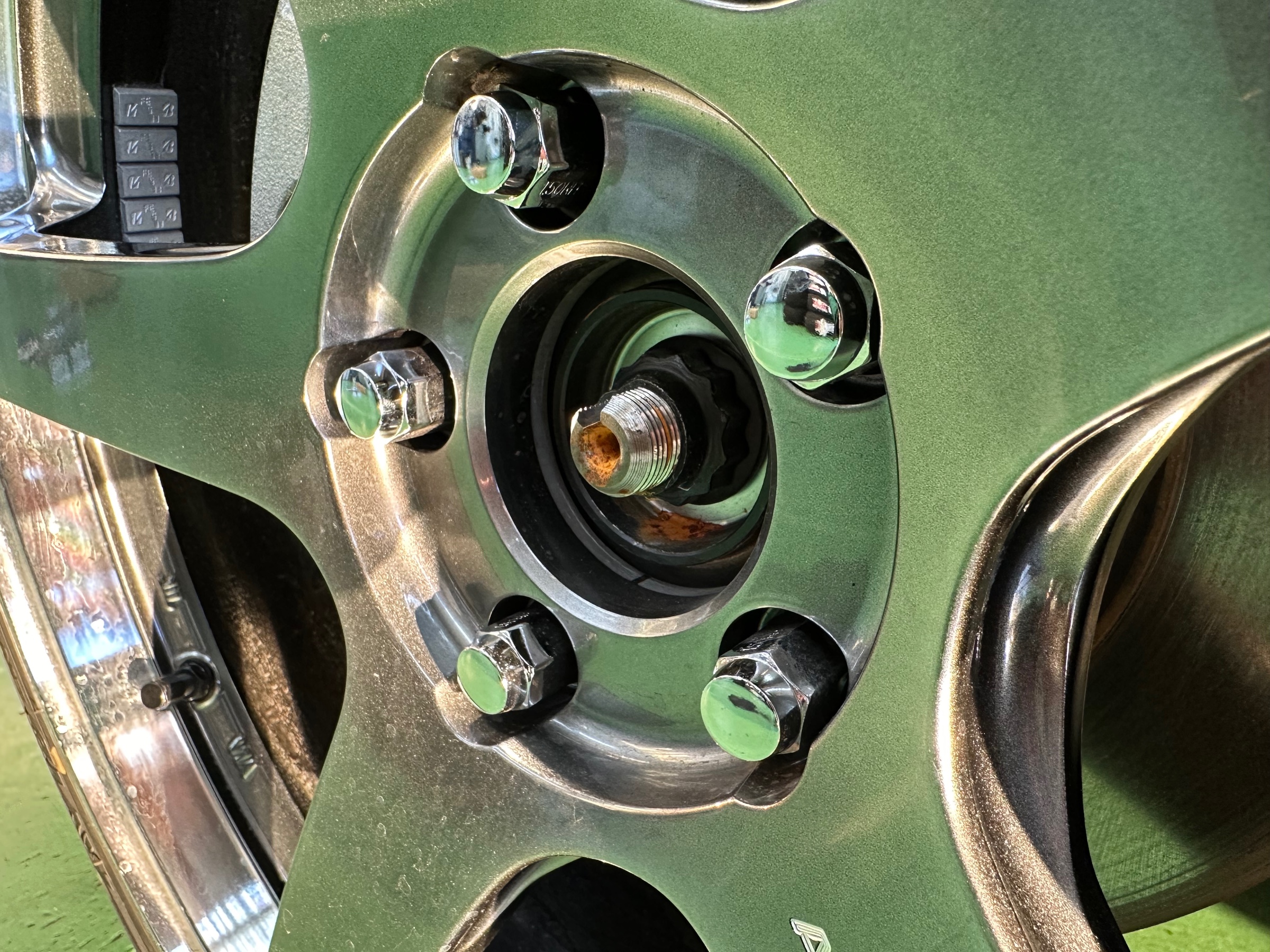 トヨタ・プリウス・MXWH60】19インチホイール交換 | 店舗おススメ情報