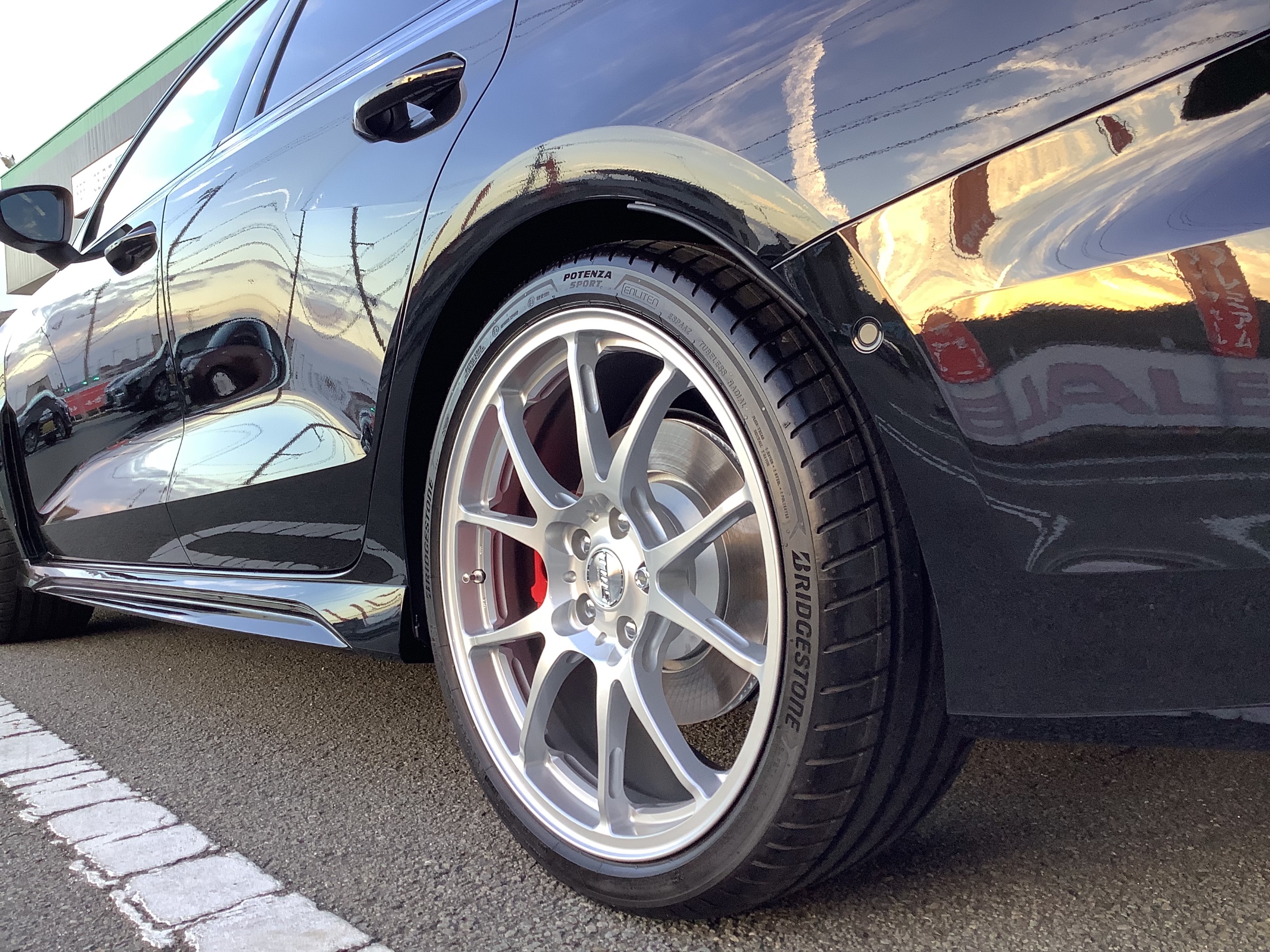 アウディ「RS3」ホイール交換♪ 輸入車もお任せください(^▽^)/ | 店舗