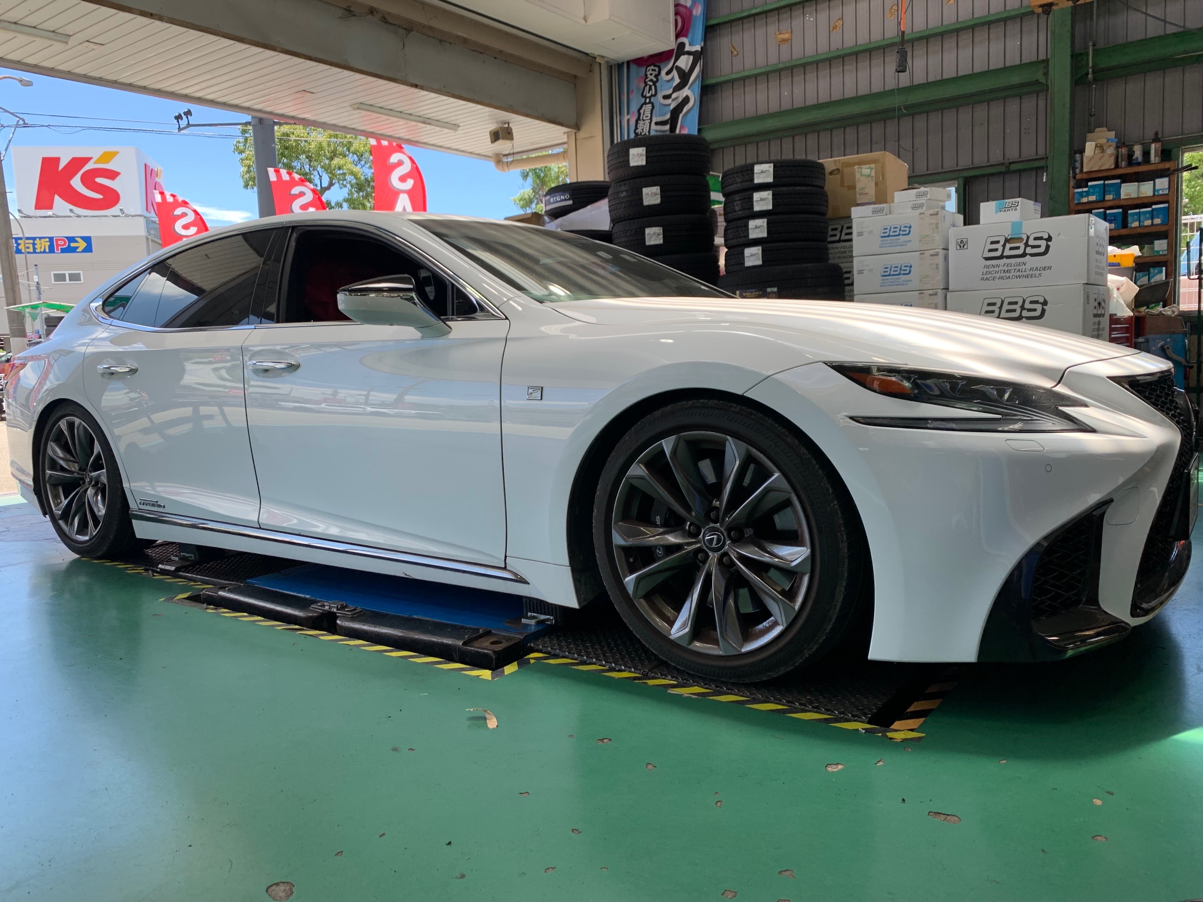 レクサスLS500h 純正アルミホイール 突っ張り