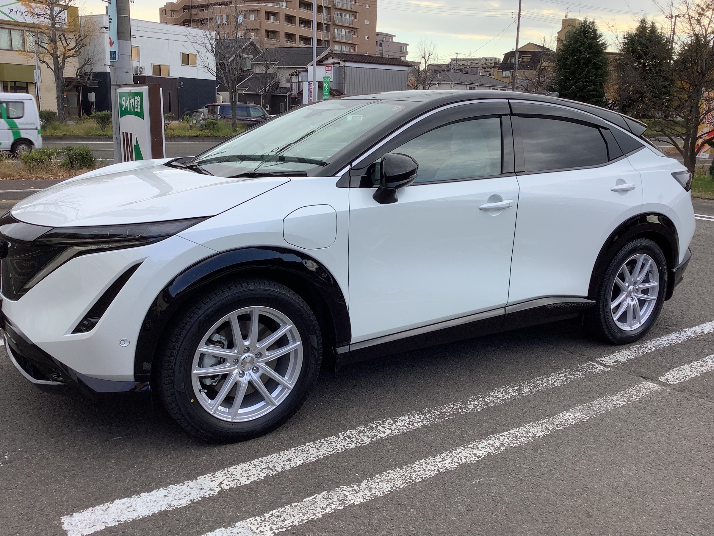 日産ARIYA スタットレスタイヤホイールセット 235/55R19 新品】アリア