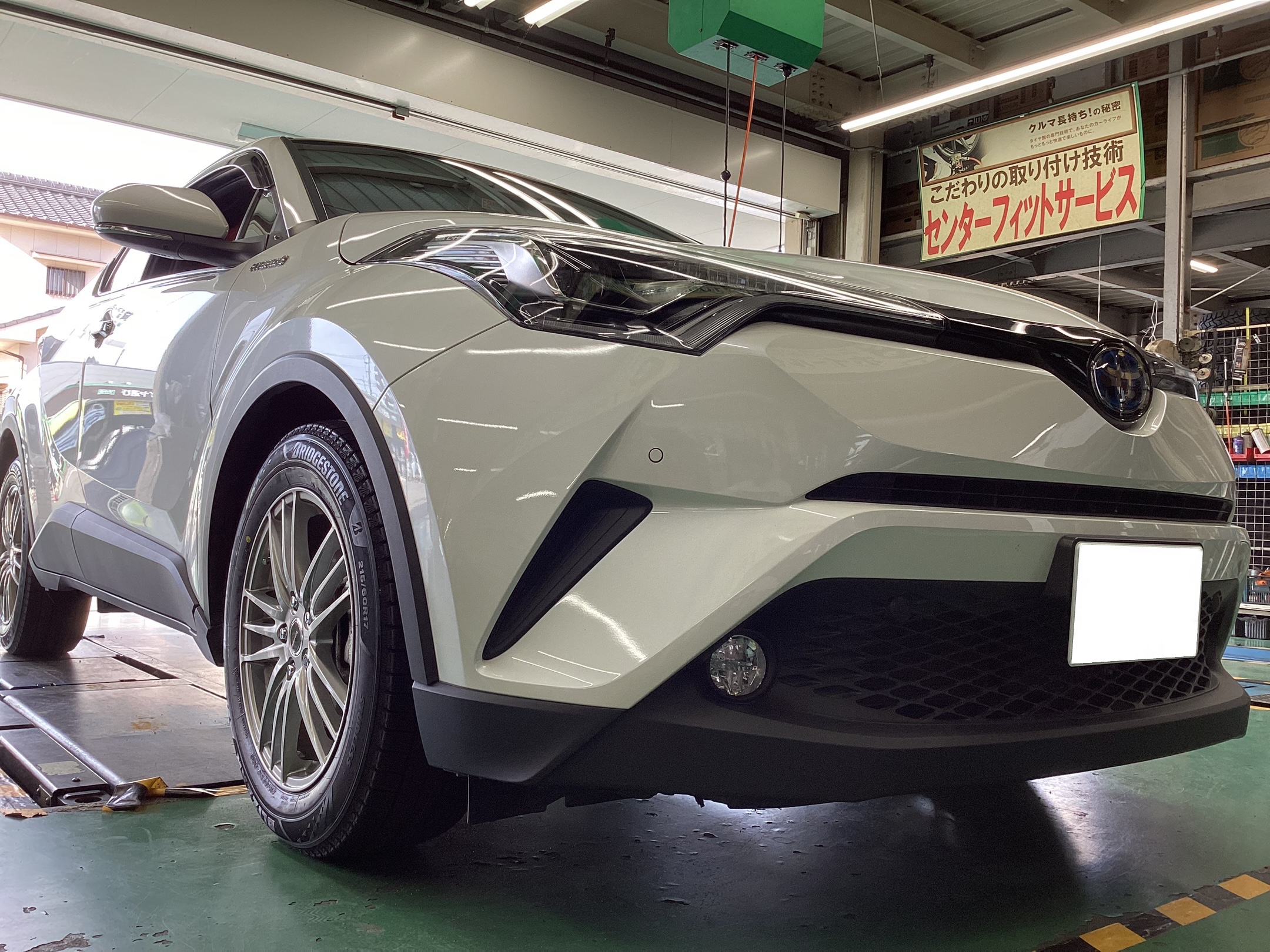 トヨタ・C−HR】スタッドレスタイヤホイールセット交換作業