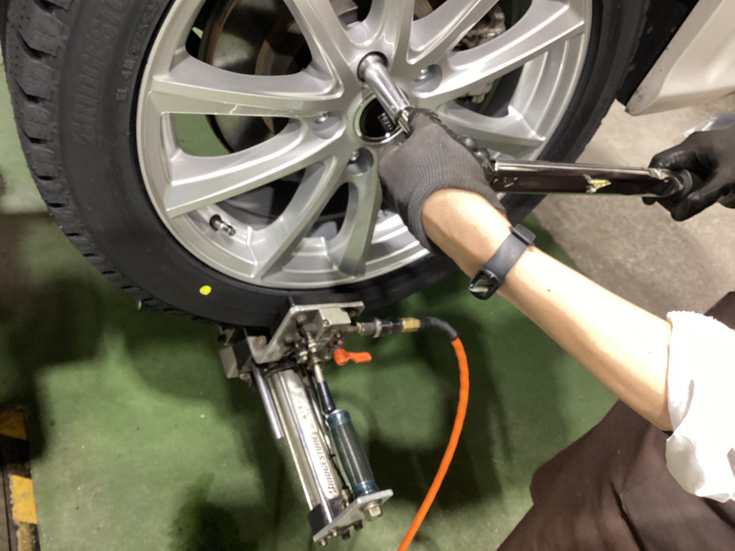 タイヤど真ん中取付　センタフィット取り付け　タイヤ館五日市