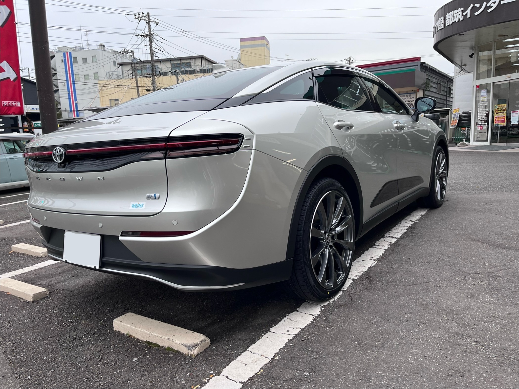 クラウンクロスオーバーにスタッドレスセット取付 | 店舗お