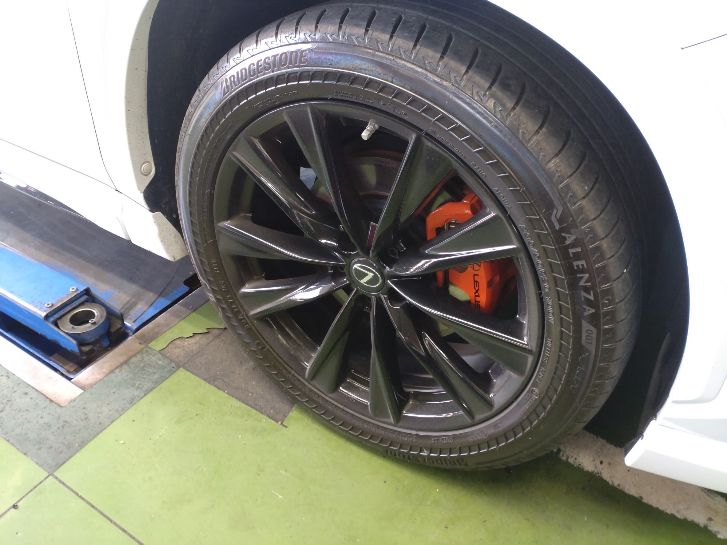 レクサス・NX350H】 スタッドレスタイヤ・ホイールセット | 店舗