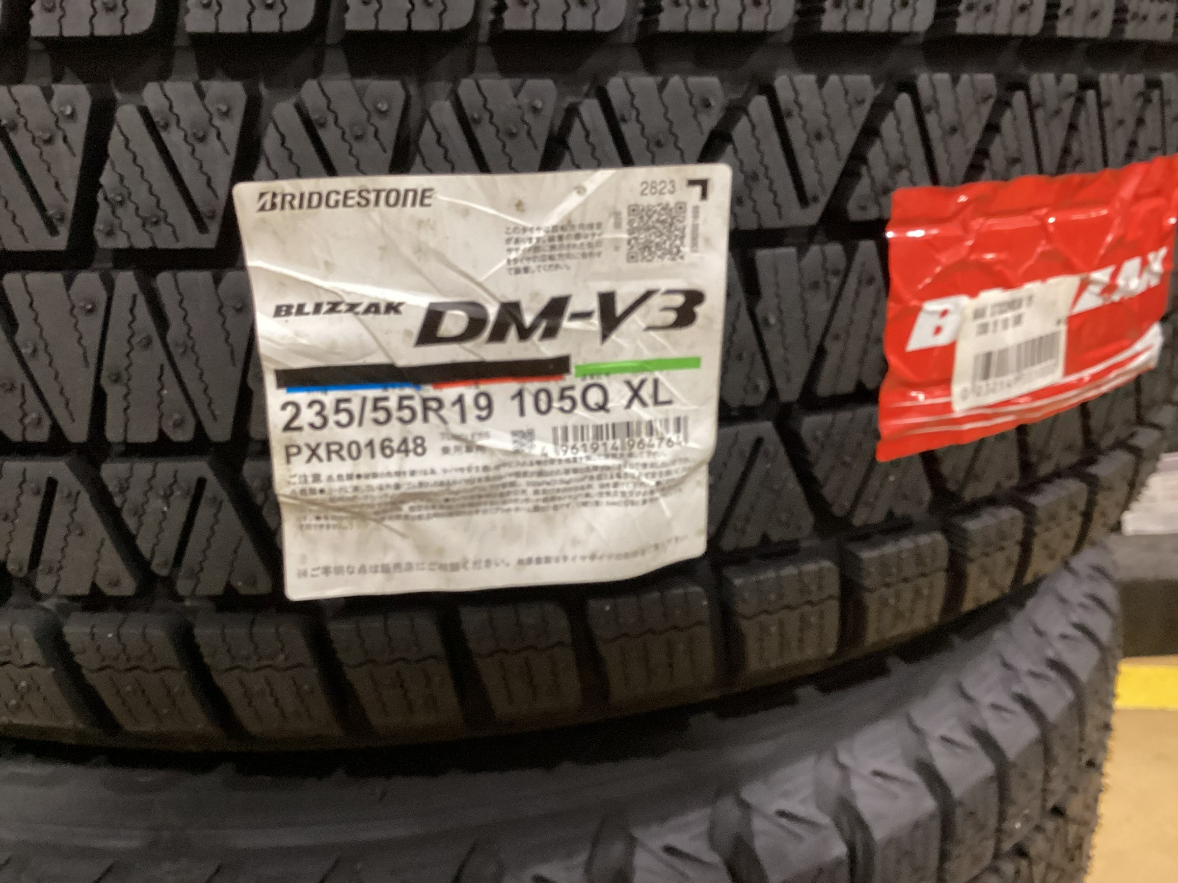 VOLVO XC60 BLIZZAK DM-V3 タイヤホイールセット取り付け