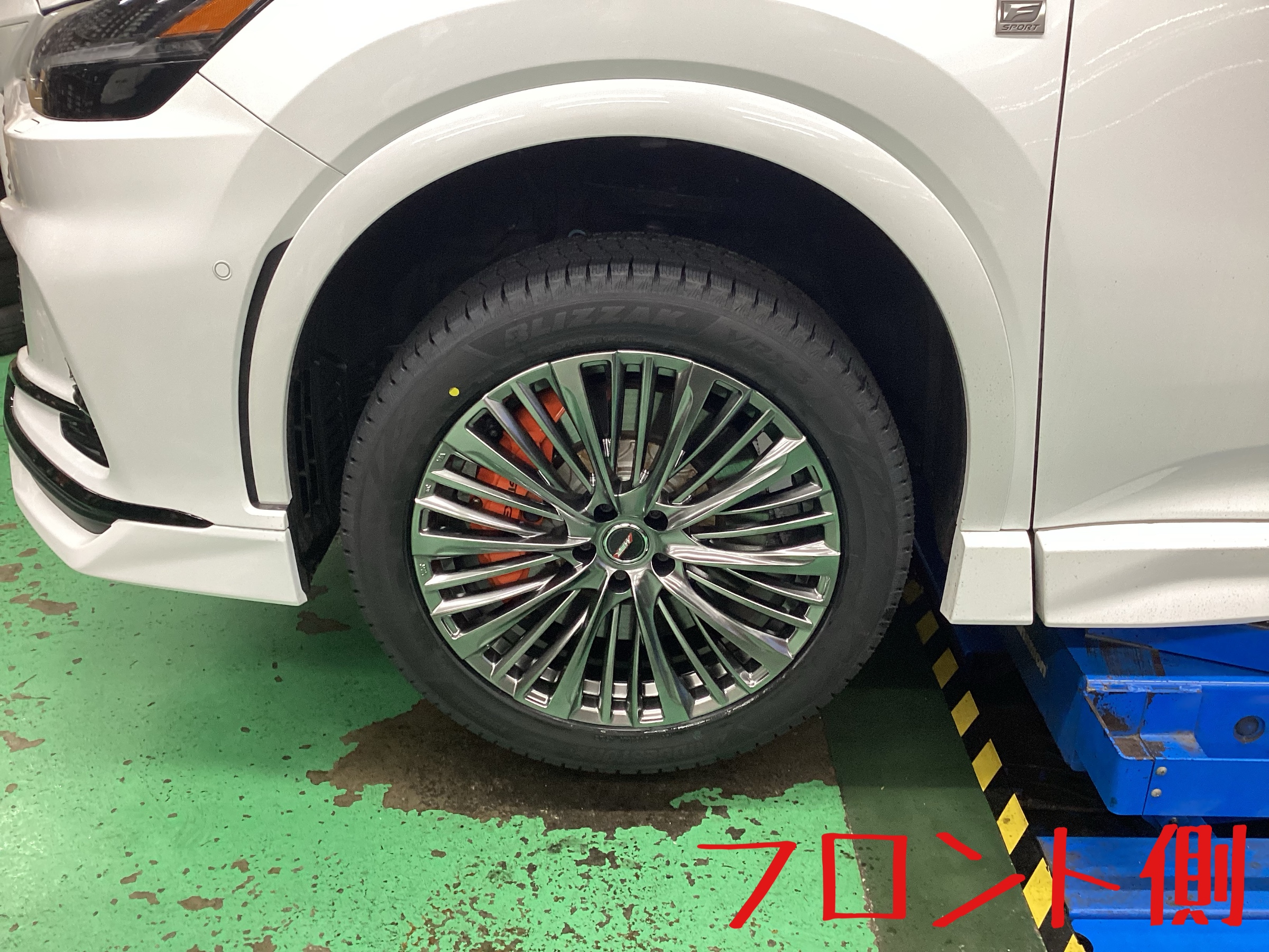 LEXUS RX500h スタッドレスに交換!! | 店舗おススメ情報 LEXUS RX500h スタッドレスに交換!! | 店舗おススメ情報