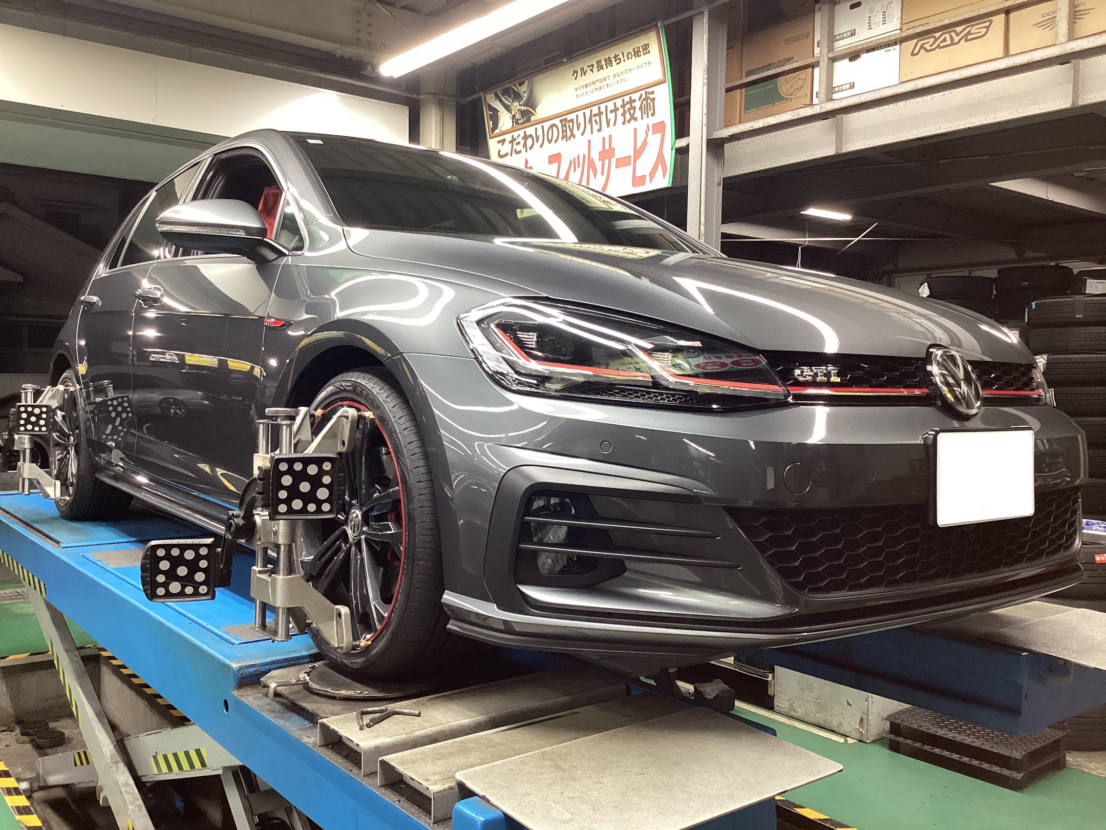 フォルクスワーゲン・ゴルフ】タイヤ交換作業（ブリヂストン