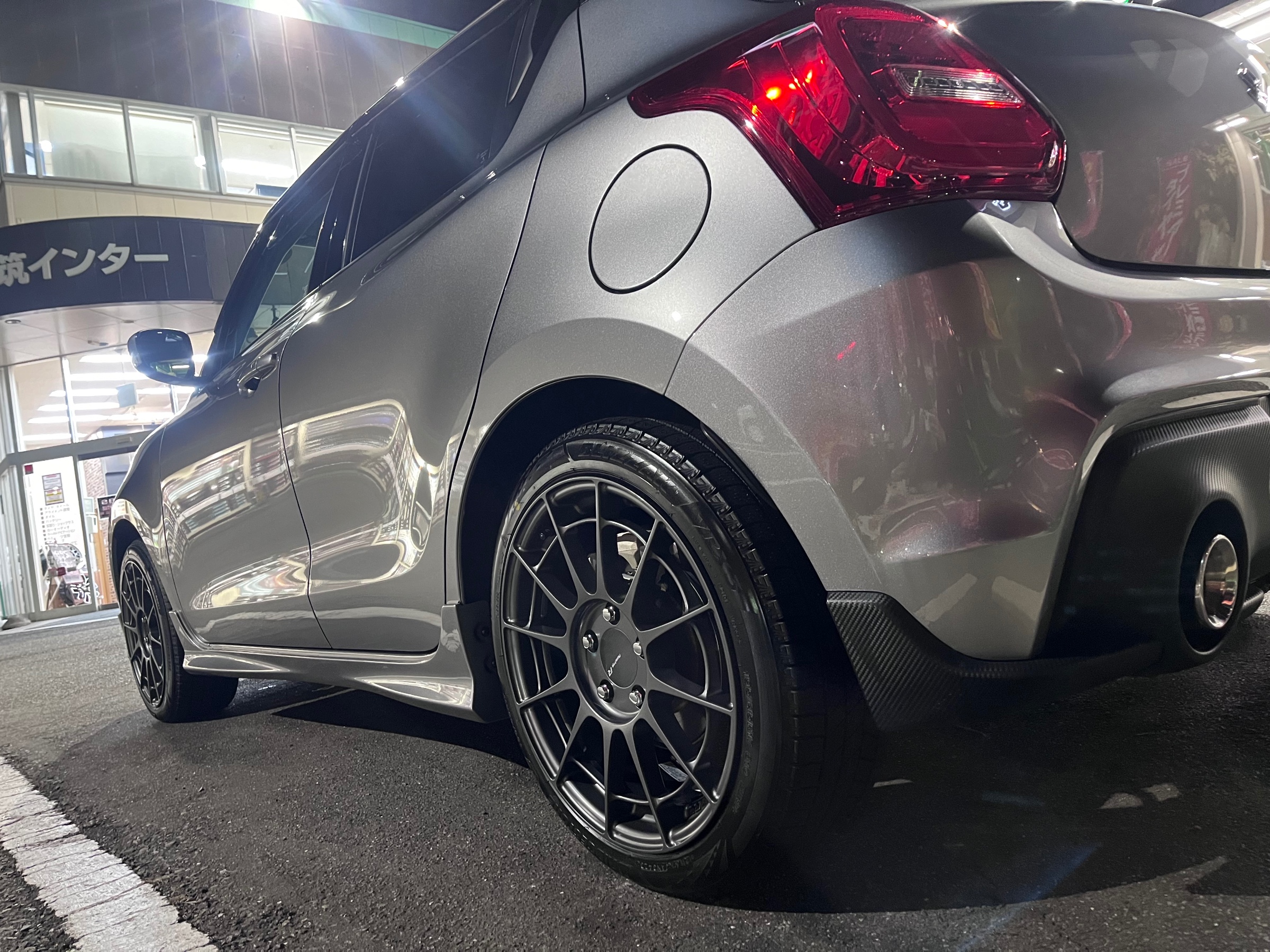 スイフトスポーツにスタッドレスタイヤとホイールの取付 | 店舗