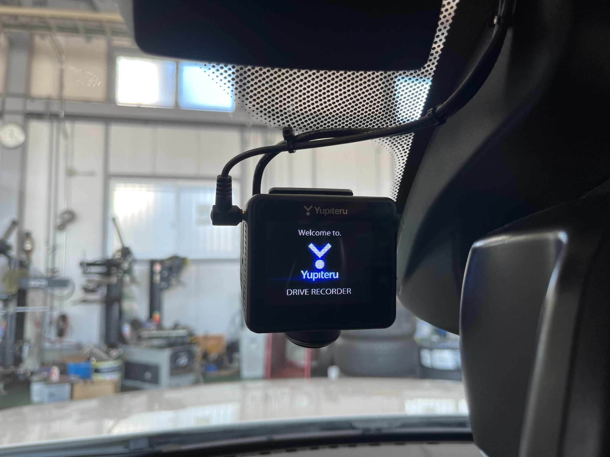 BMW320d ユピテルQ-32Rドライブレコーダーのお取付 | 店舗おススメ情報