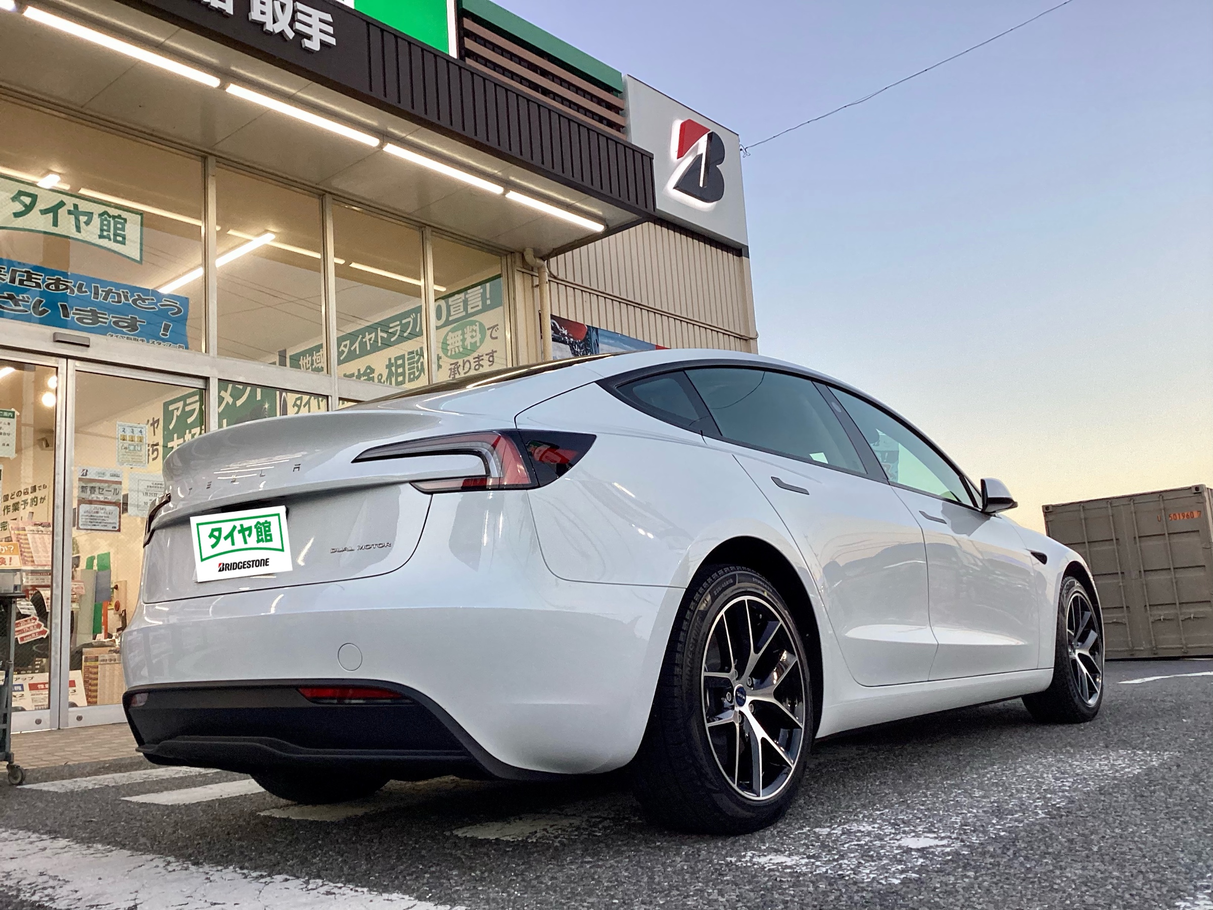 テスラ モデル3 スタッドレスタイヤ＆アルミホイールセット取付け