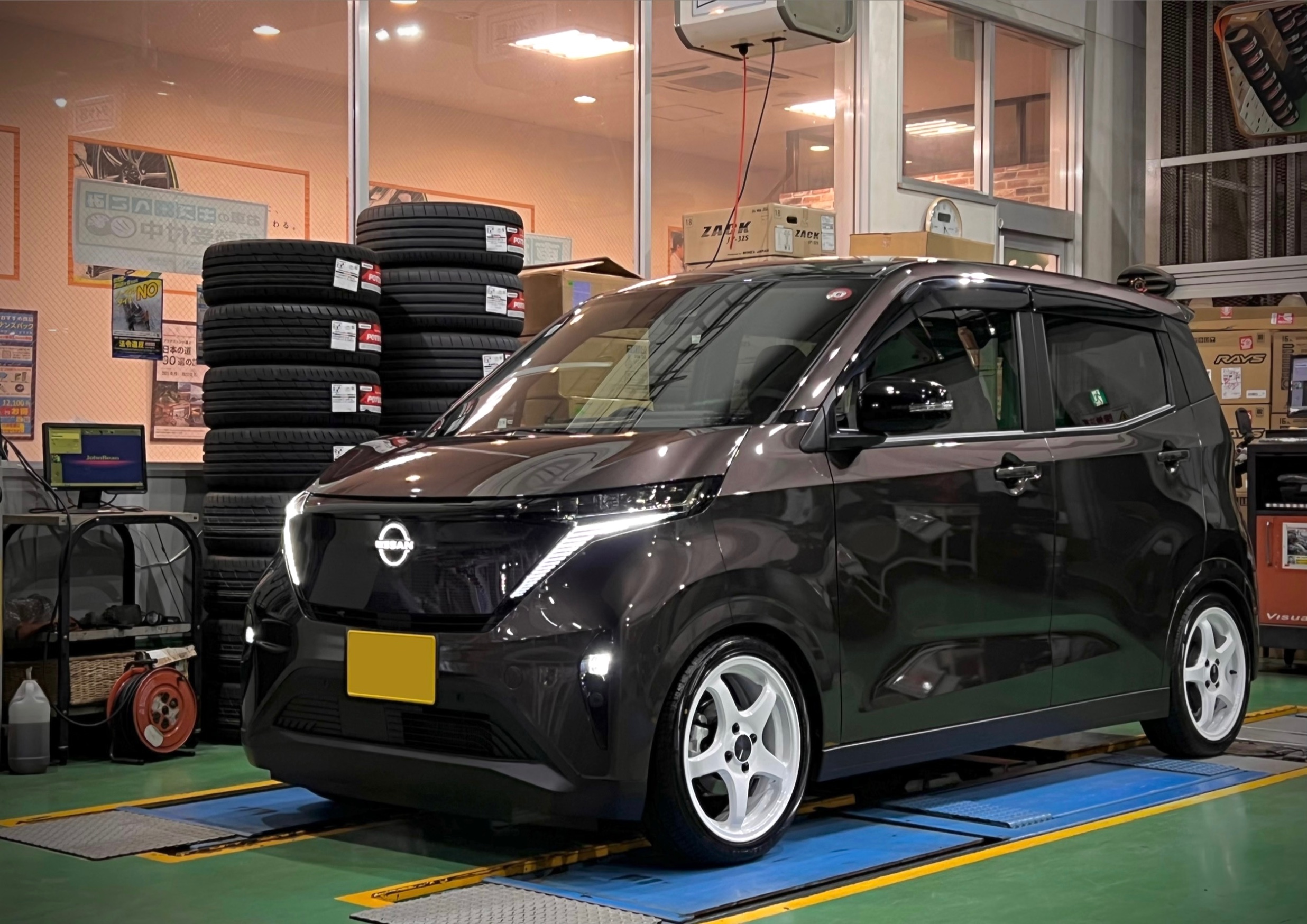 日産 SAKURA インチアップ・ENKEI PF05 装着。 | 店舗おススメ