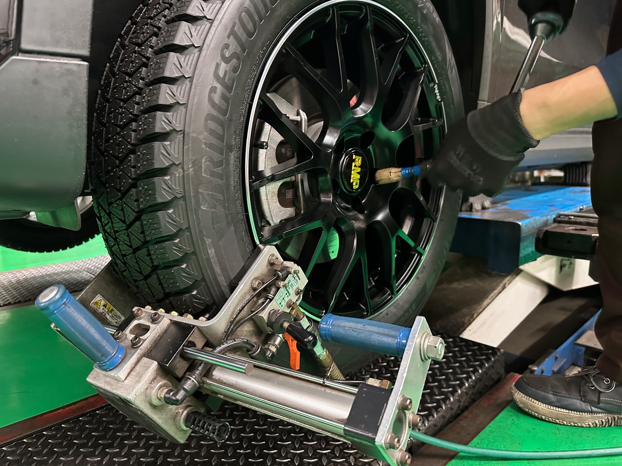 ベンツ EQA250 スタッドレス＆ホイールセット 取付 | 店舗おススメ