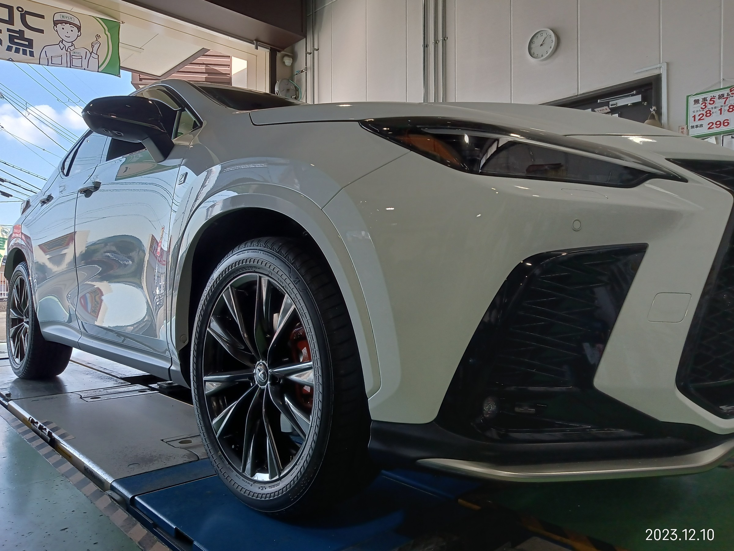 ☆LEXUS NX☆BLIZZAKスタッドレスタイヤホイール取付 | 店舗お ☆LEXUS NX☆BLIZZAKスタッドレスタイヤホイール取付 | 店舗お
