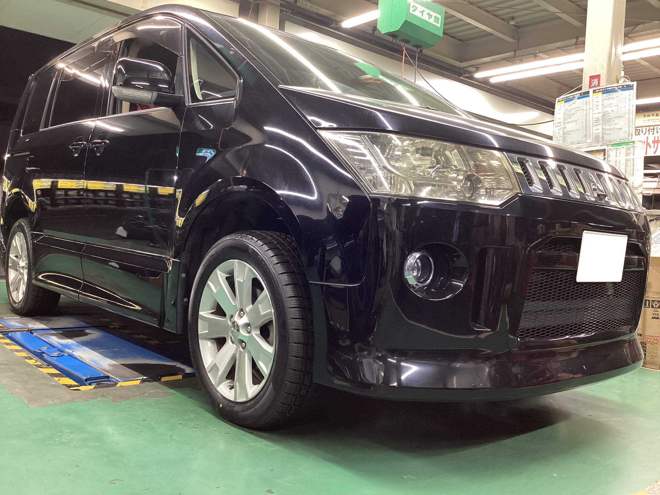 三菱・デリカD:5】オールシーズンタイヤ交換作業（ブリヂストン