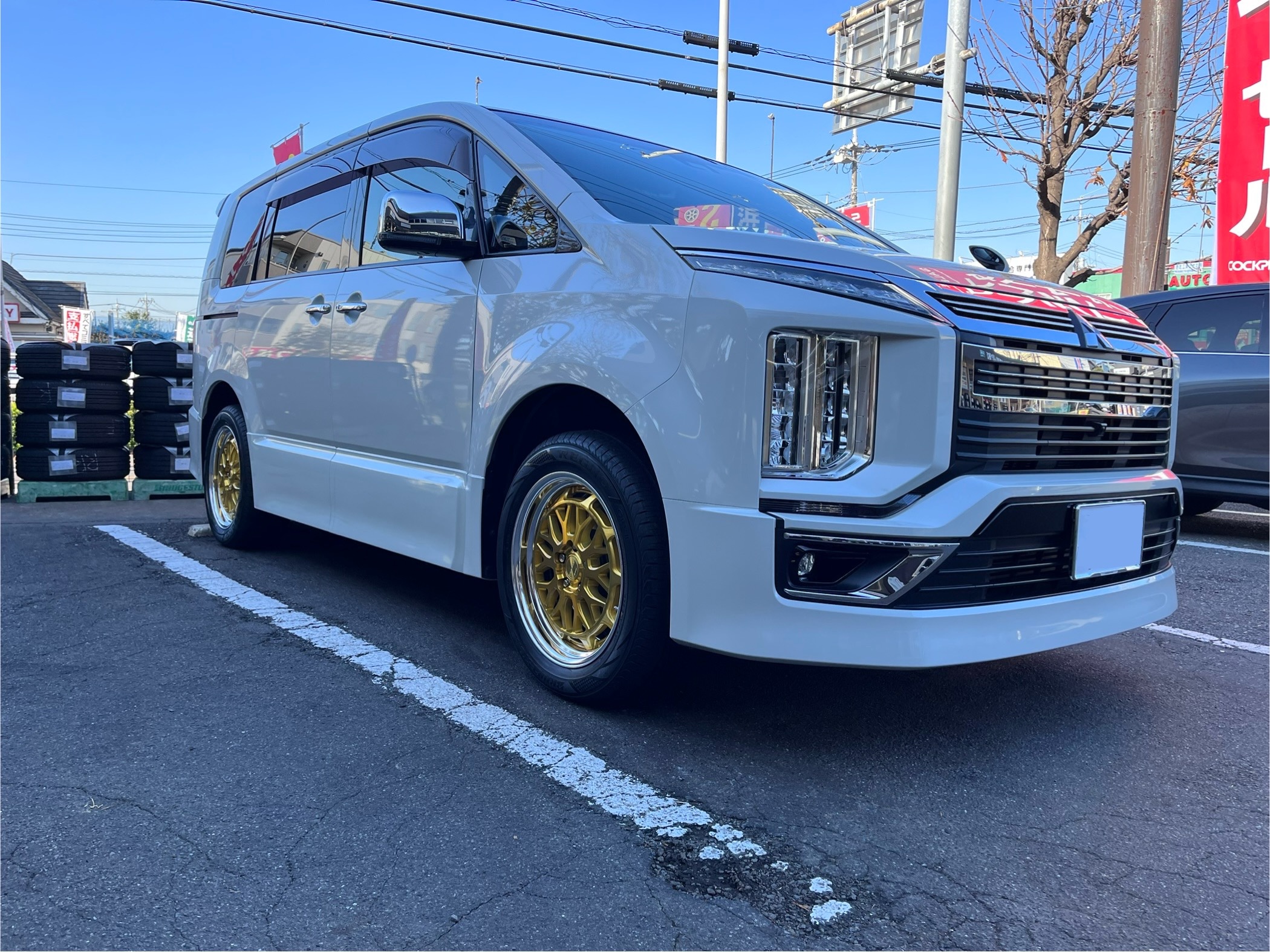 デリカD:5をドレスアップ | 店舗おススメ情報 | タイヤ館 都筑インター