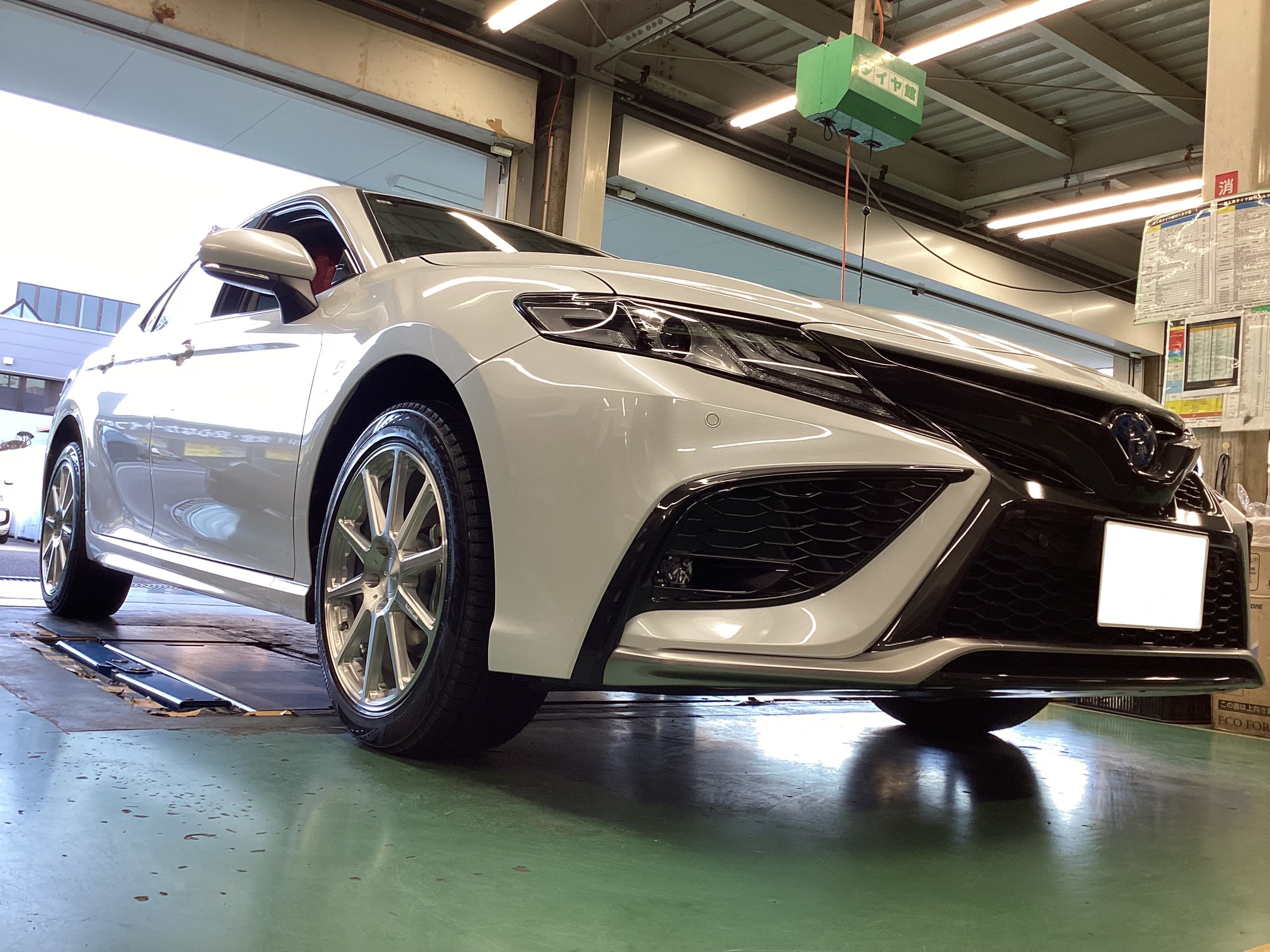 トヨタ・カムリ】スタッドレスタイヤホイールセット交換作業