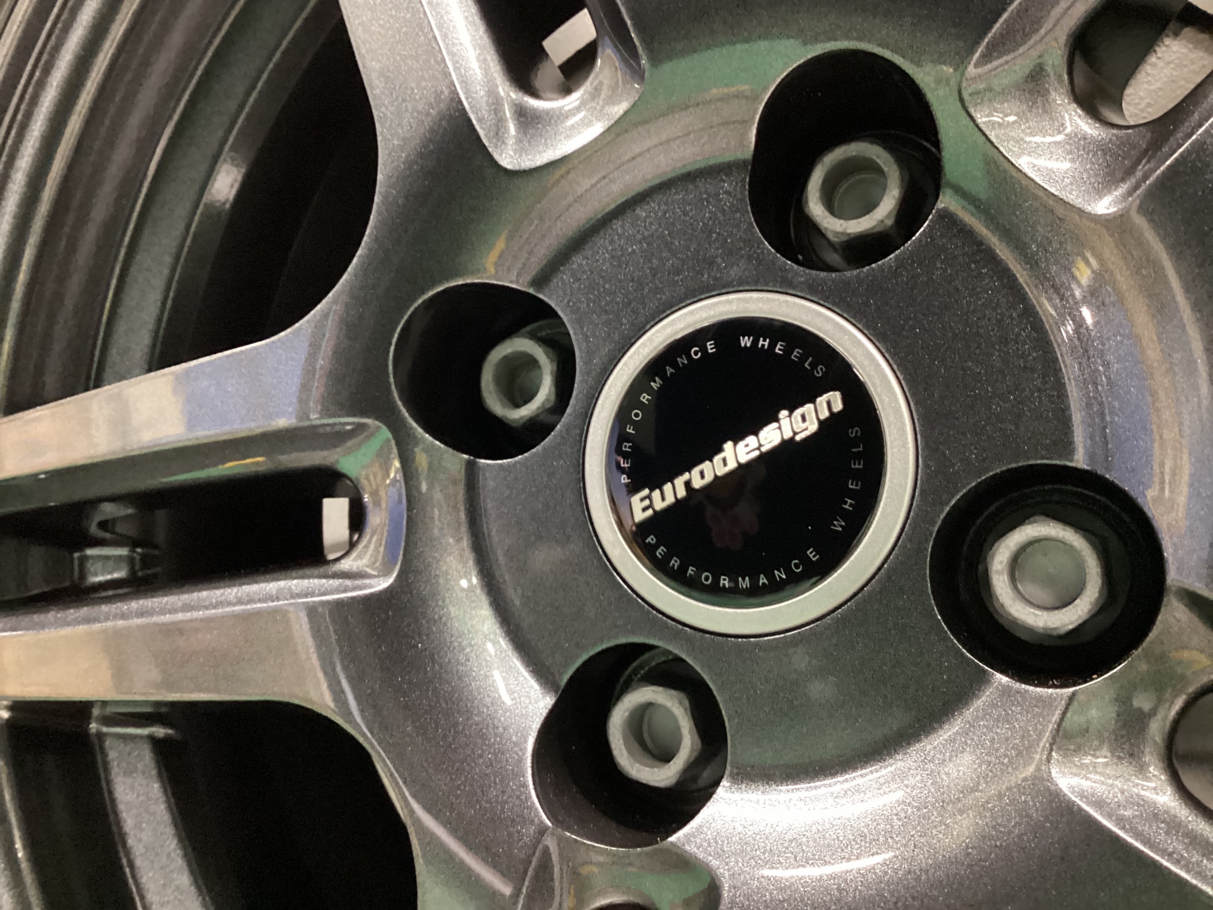 ルノー・トゥインゴ】（スタッドレスホイールセット交換作業