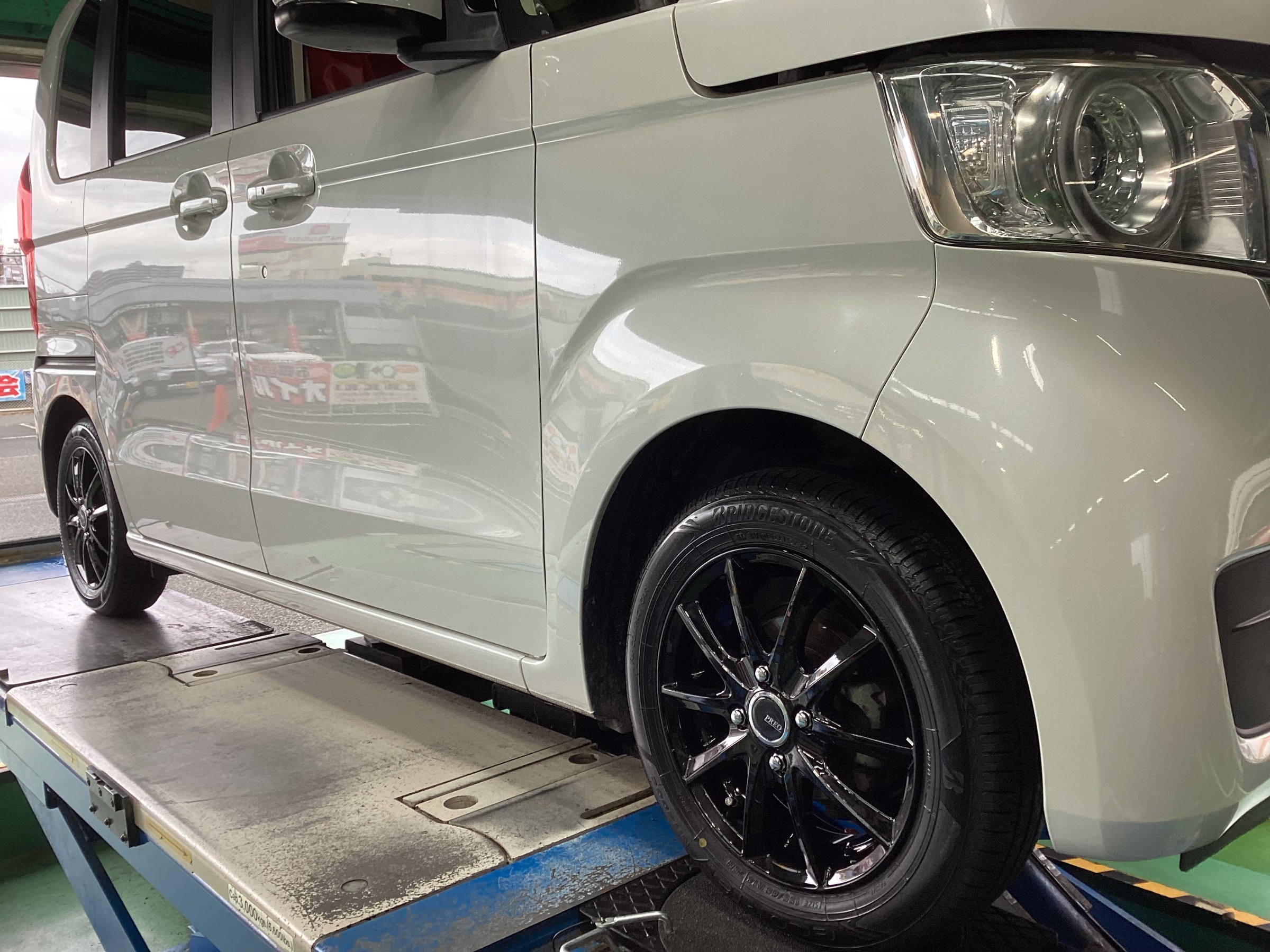ホンダ N-BOX 【 タイヤ・ホイールセット取り付け＋アライメント