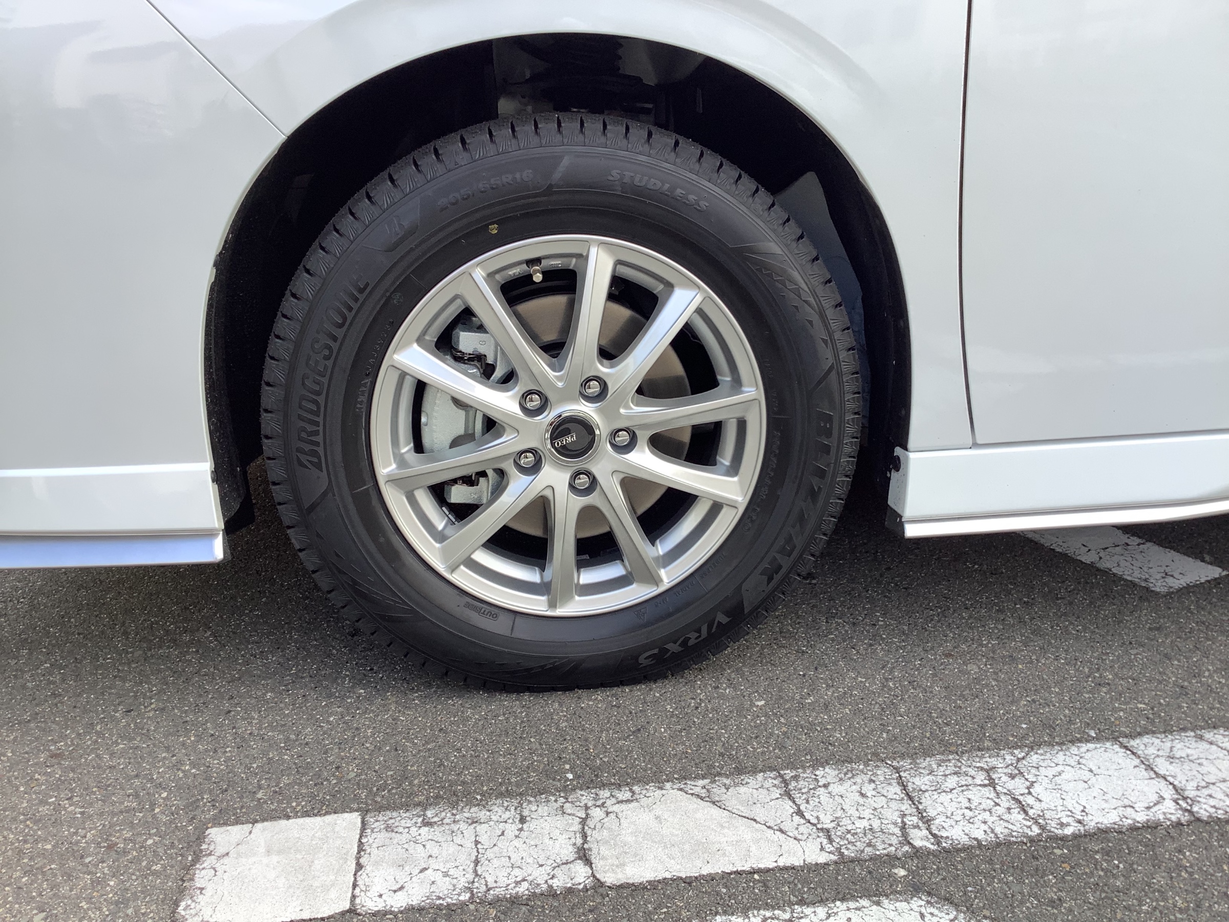 日産 新型セレナ】冬タイヤホイールセット交換!! BLIZZAK VRX3 日産 新型セレナ】冬タイヤホイールセット交換!! BLIZZAK VRX3