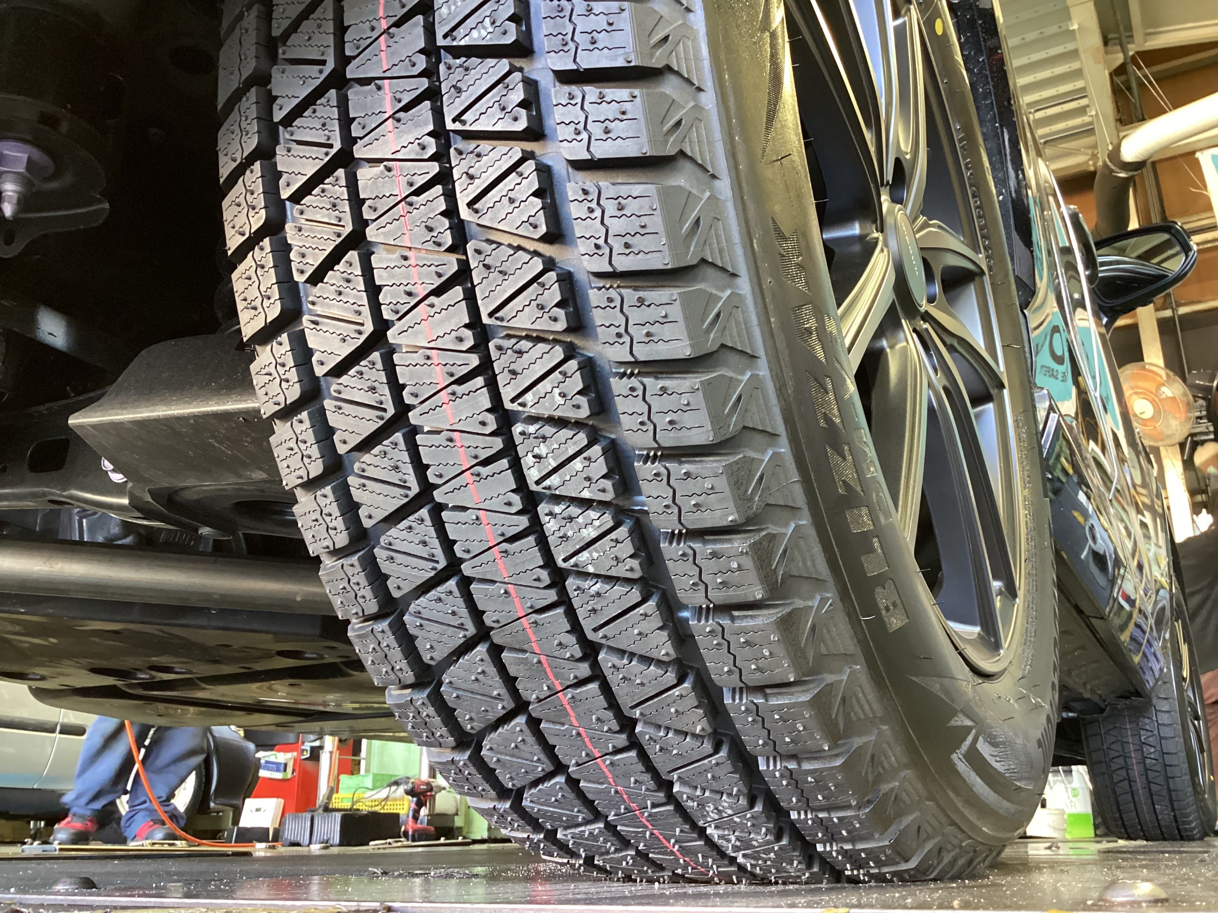 トヨタ・RAV4】スタッドレスタイヤホイールセット交換作業