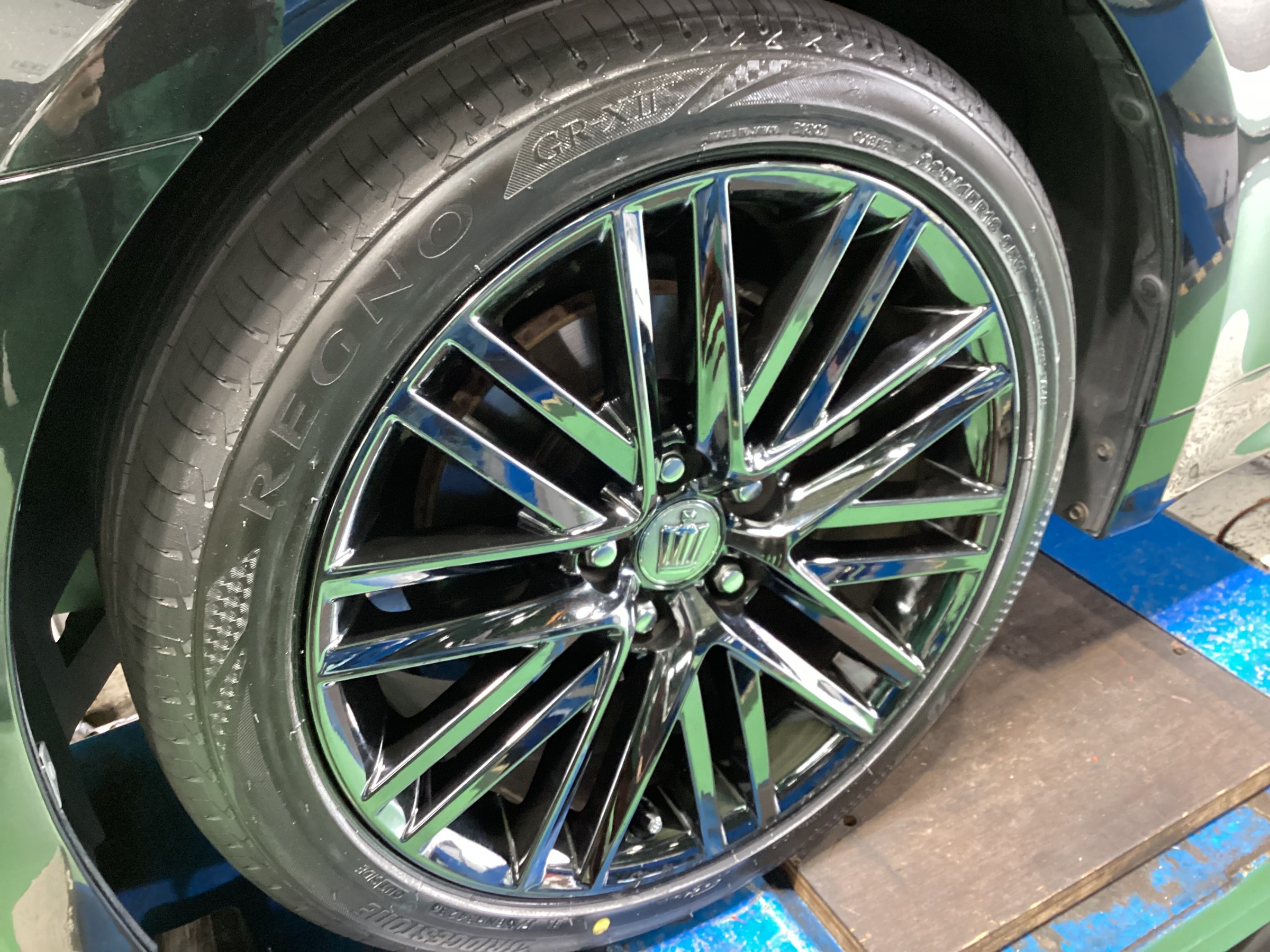 人気のプレミアムタイヤ【REGNO GR-XⅡ 225/45R18】を「トヨタ
