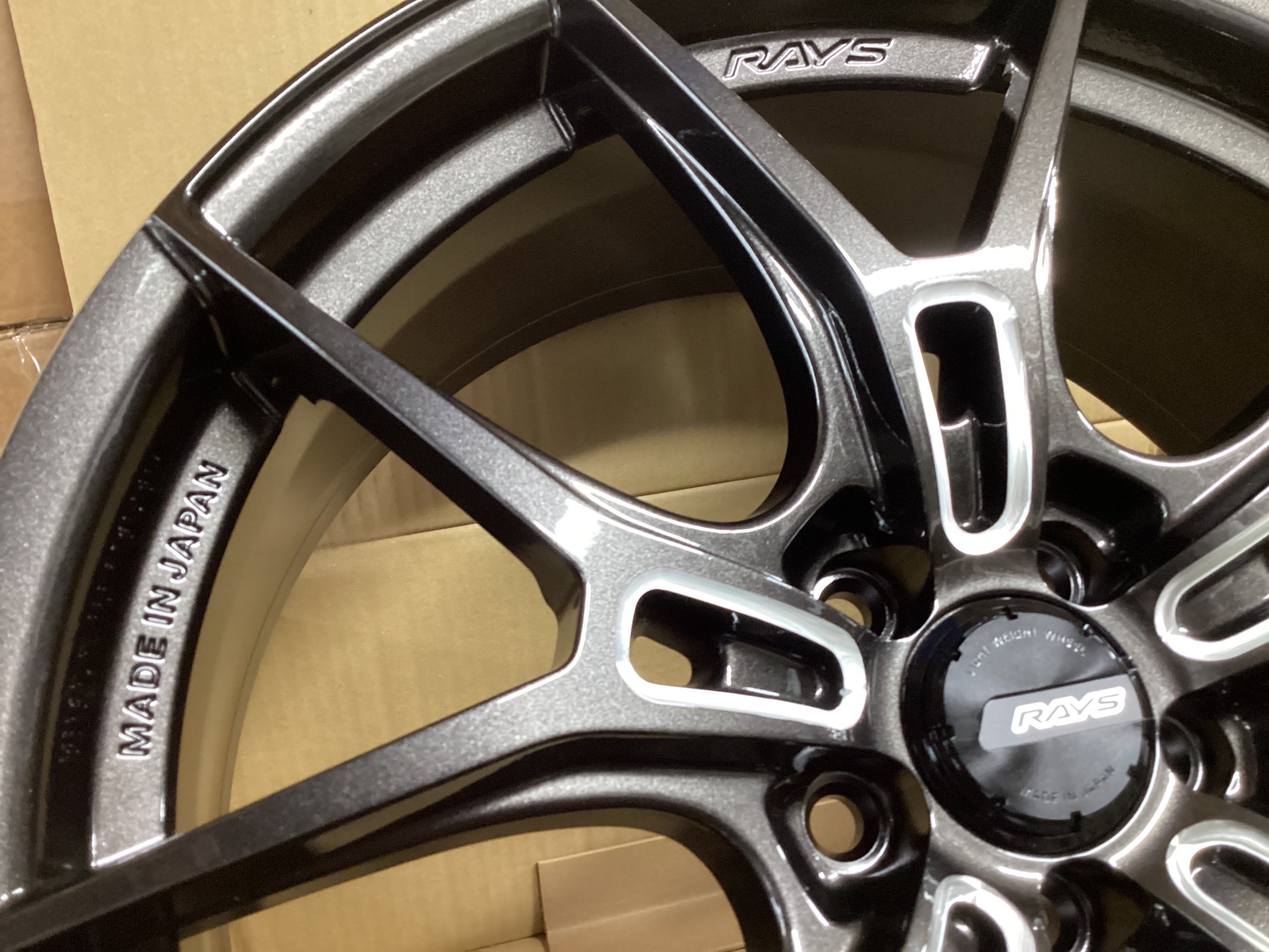 【最終値下】RAYS gram LIGHTS コンチネンタルタイヤ　走行少 🔰RAYS GRAM LIGHTS 57 FR-X 🔰RAYS FORMURA NUTS 防盜螺帽