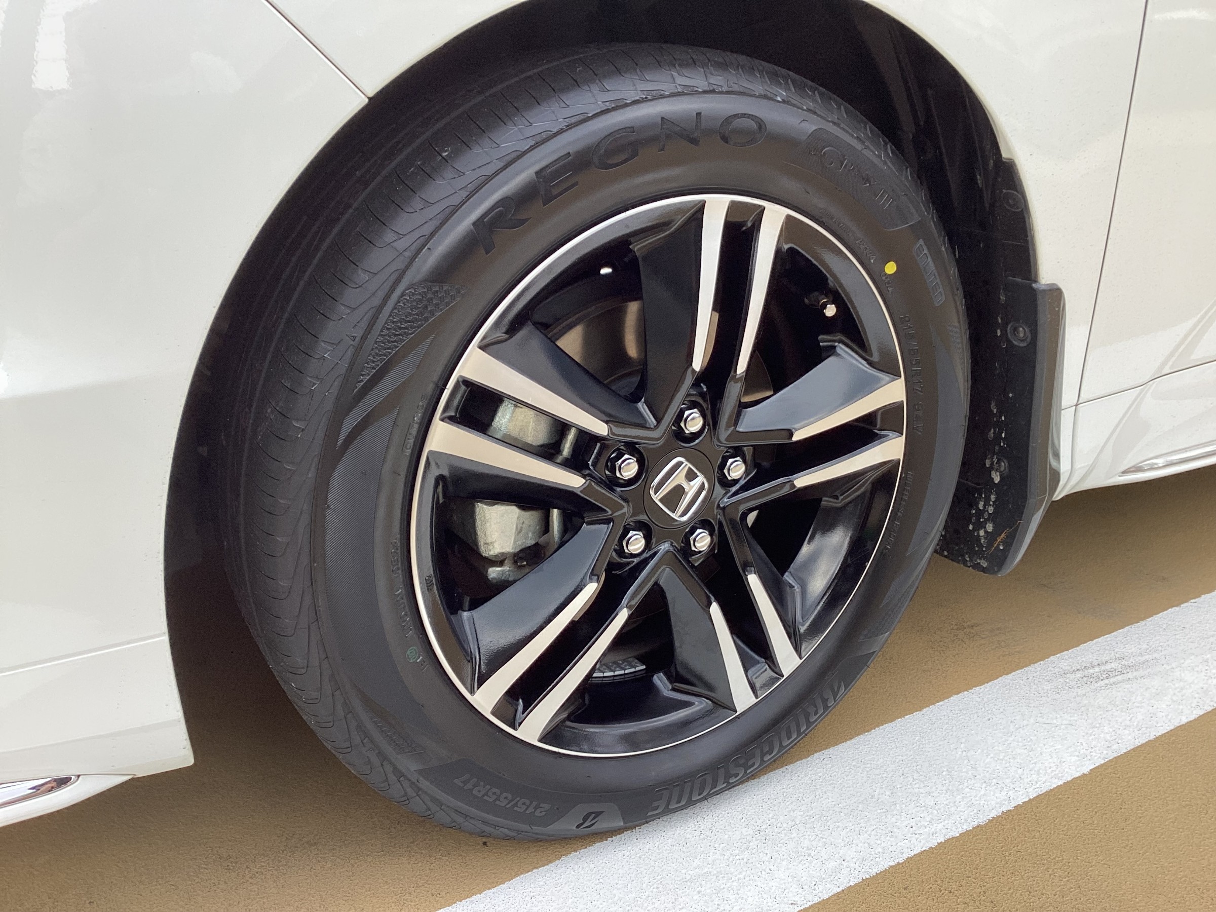 適合車種:ホンダ オデッセイ(RC系 M/C後)2020-】 BRIDGESTONE レグノ