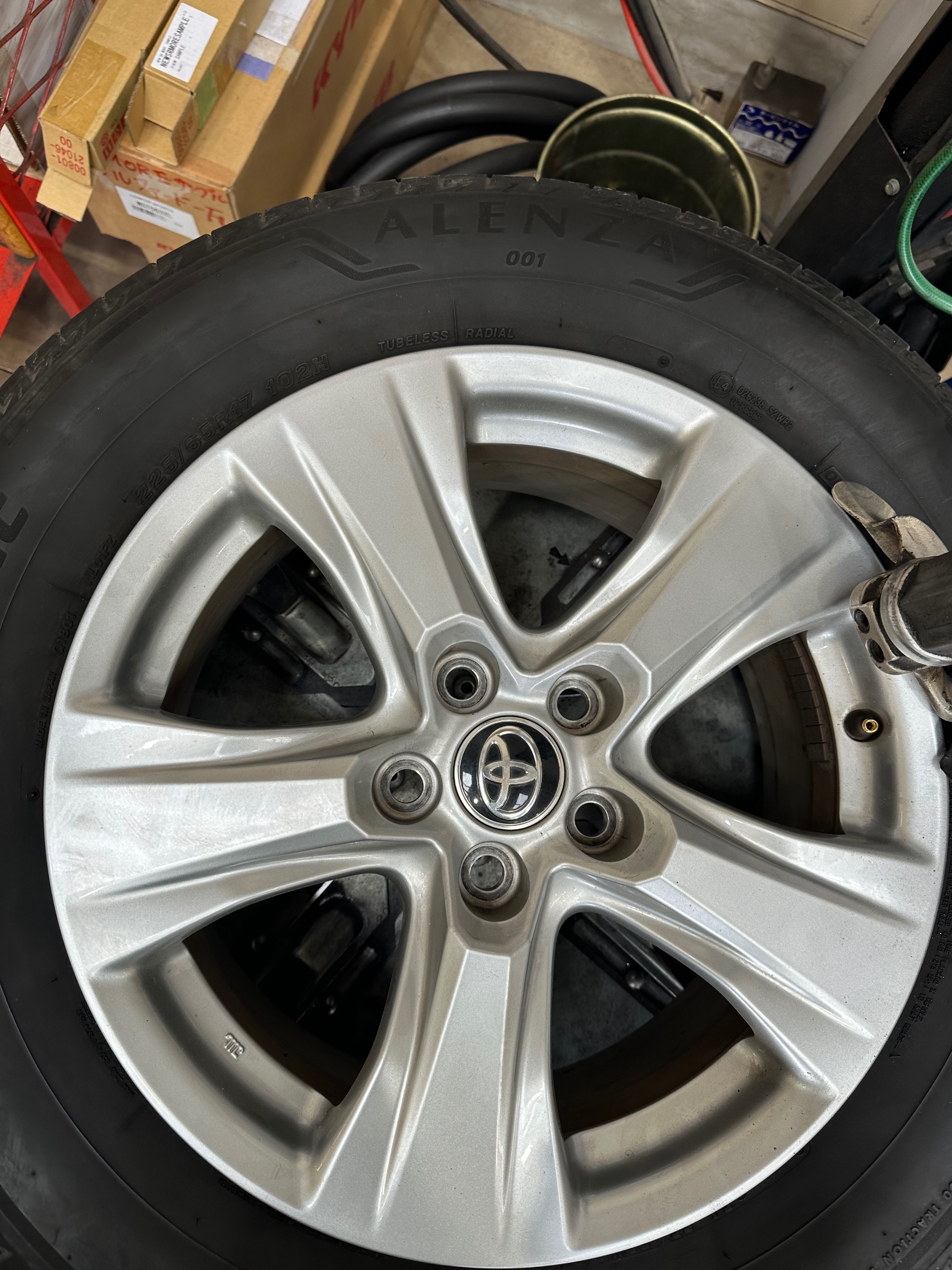 ブリヂストン　アレンザ　ラブ4純正　225/65/17 トヨタ RAV4 タイヤ交換 アレンザLX100 225/65R17 | 店舗おススメ情報