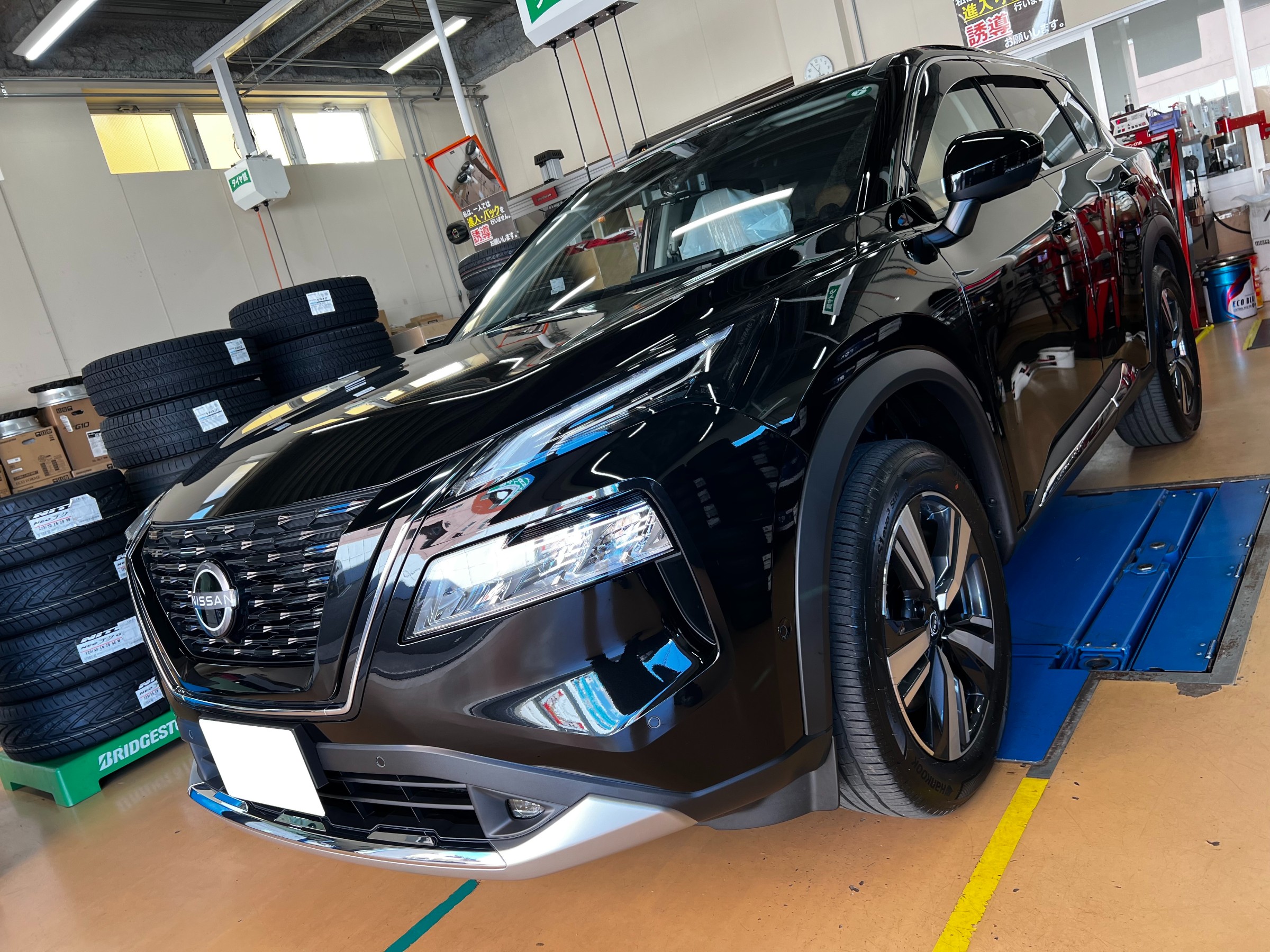 スタッドレスタイヤ交換 日産 新型 エクストレイル | 店舗お