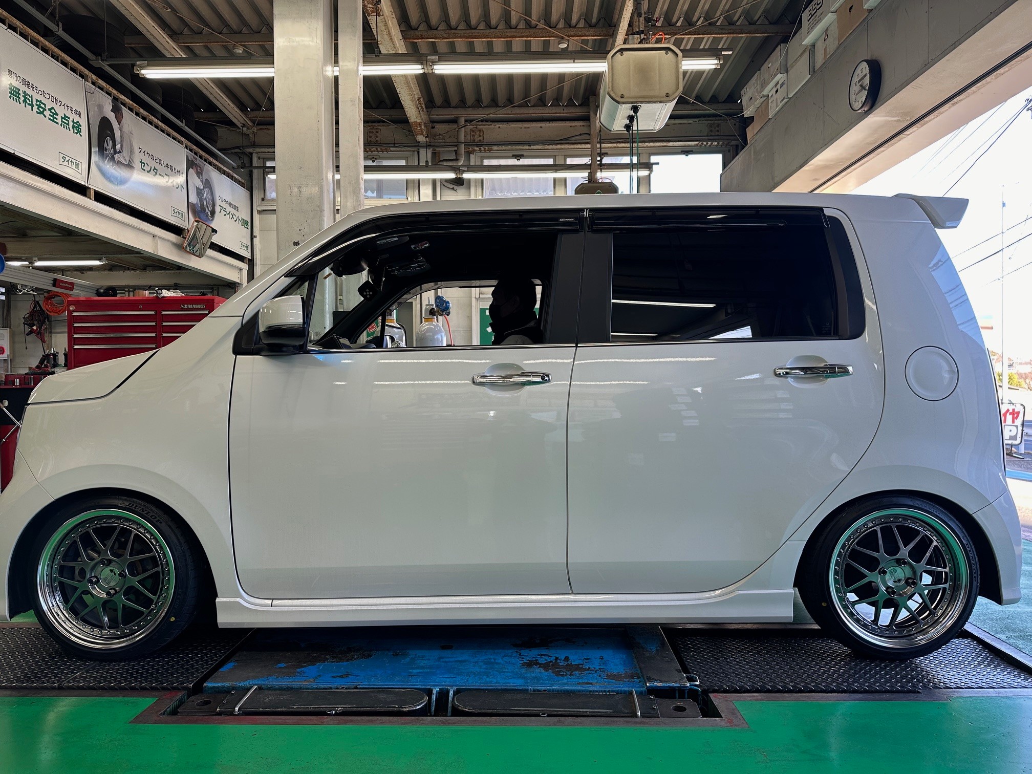 レオンハルト16インチ　initialy JF3 N-BOX に特注カラーのレオンハルト ゲミュート 16インチ！6Jを