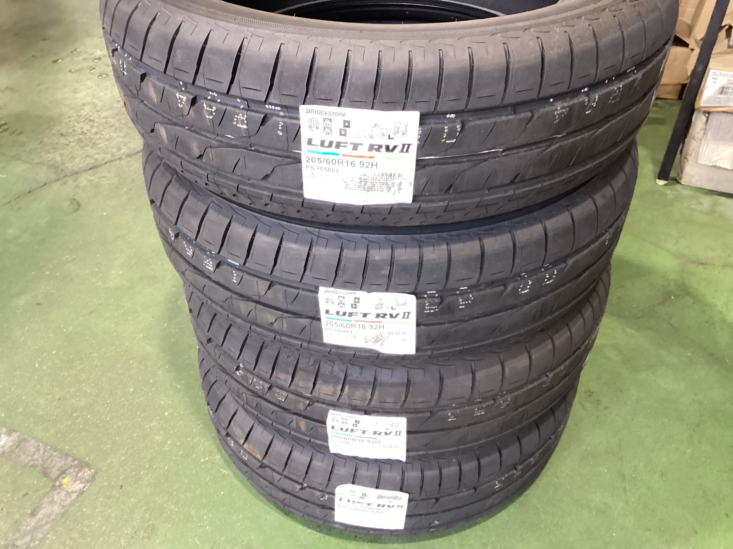 ステップワゴンスパーダ RP ＊タイヤ交換できます 205/60R16