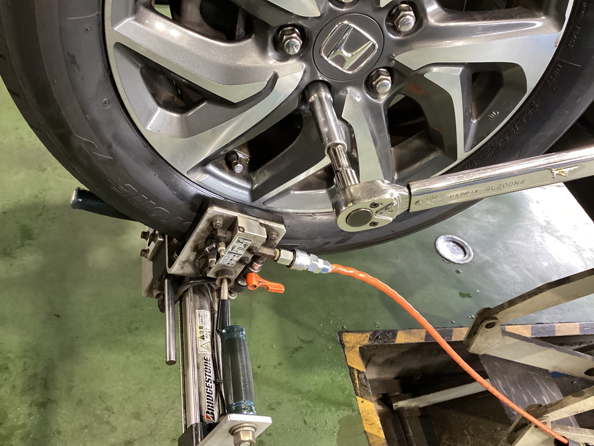 タイヤど真ん中取付　センタフィット取り付け　タイヤ館五日市