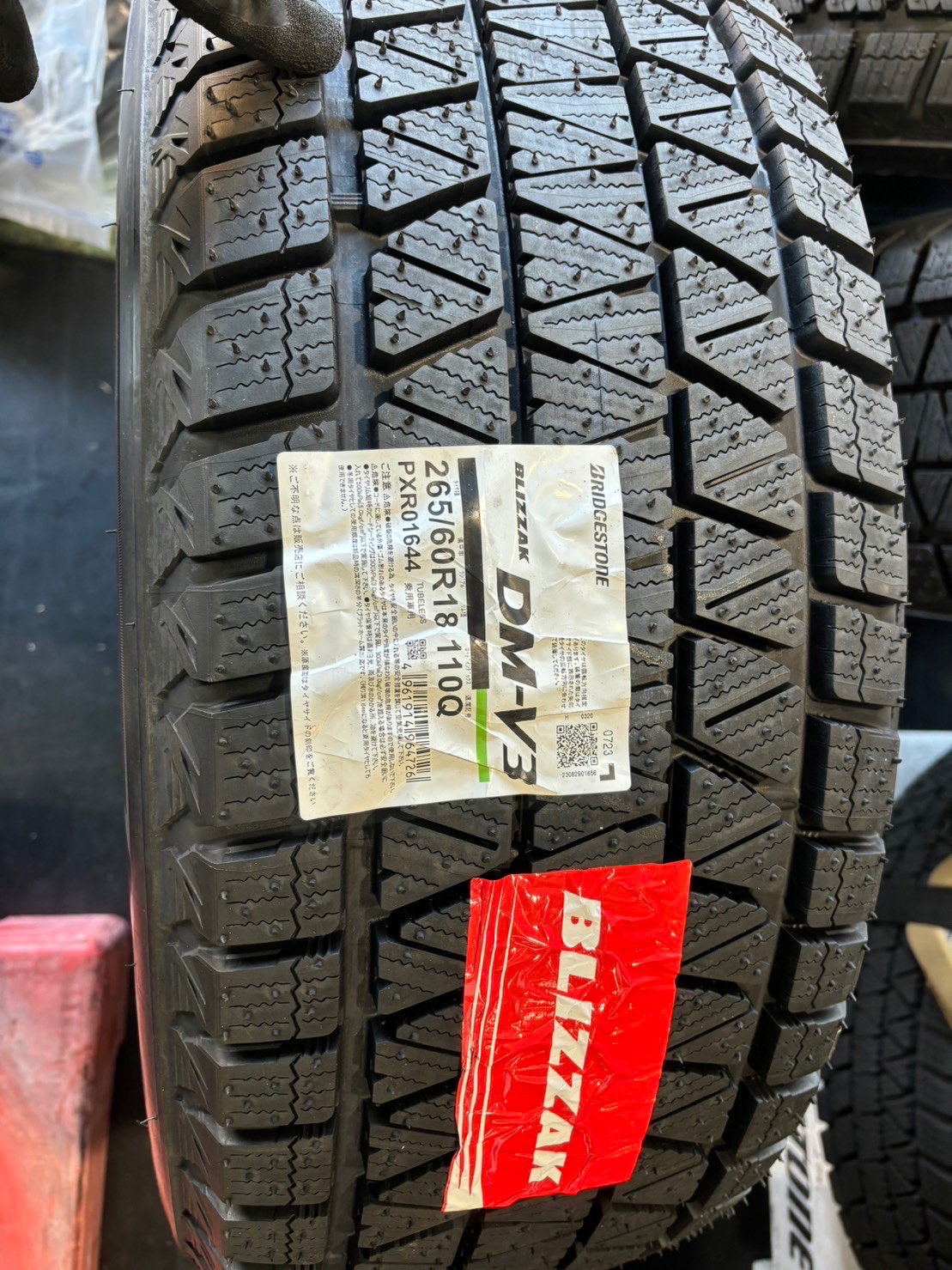 ジープ グランドチェロキーにスタッドレスタイヤ装着しました！ | 店舗