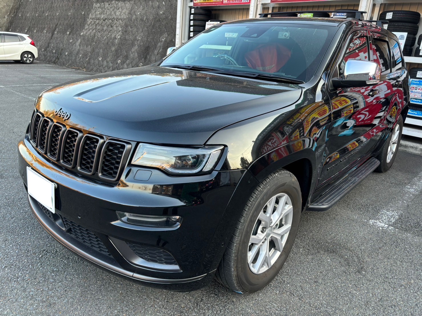 ジープ グランドチェロキーにスタッドレスタイヤ装着しました
