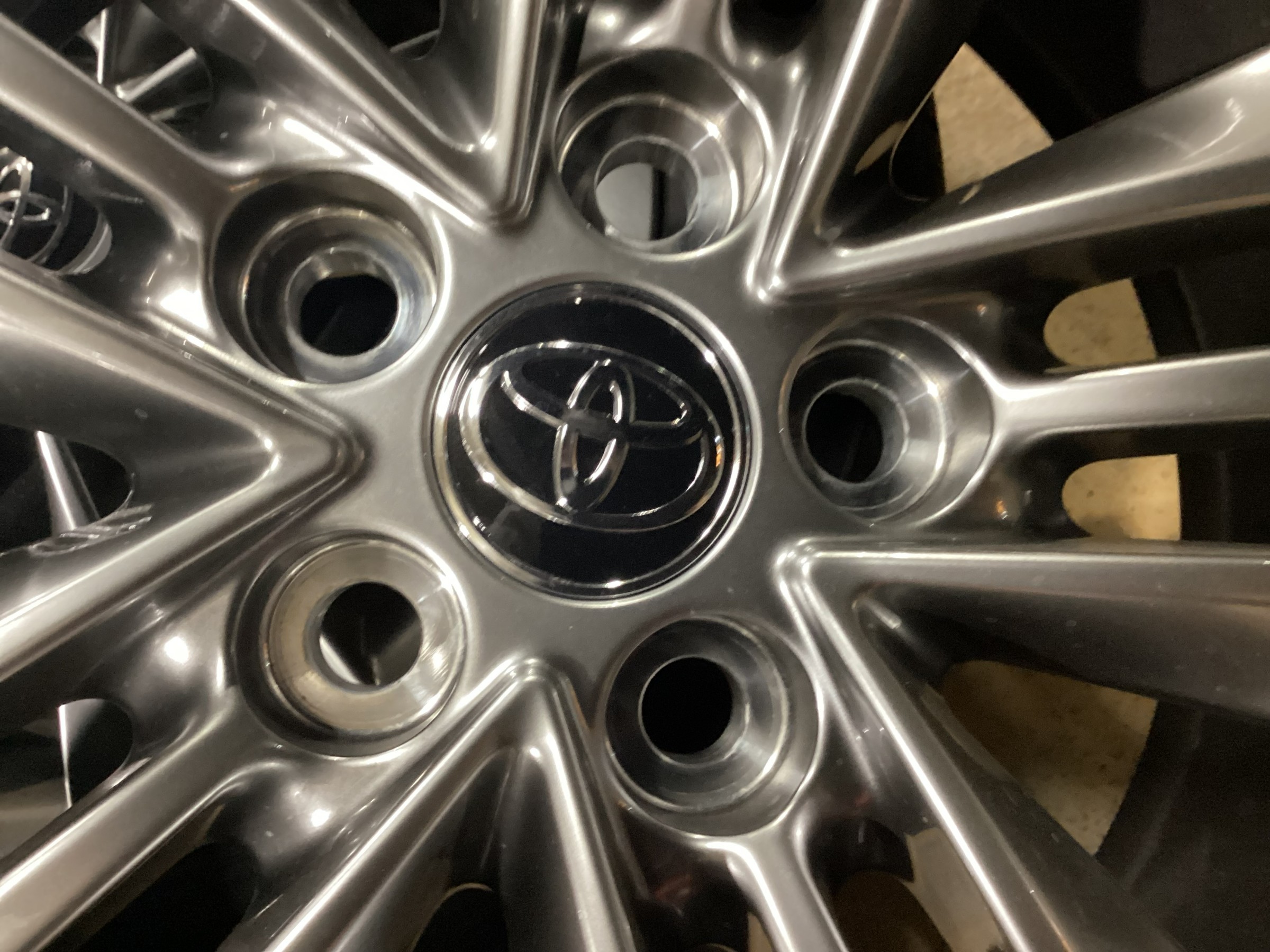 TOYOTA 新型アルファード BLIZZAK DM-V3 ホイールセット取り付け TOYOTA 新型アルファード BLIZZAK DM-V3 ホイールセット取り付け