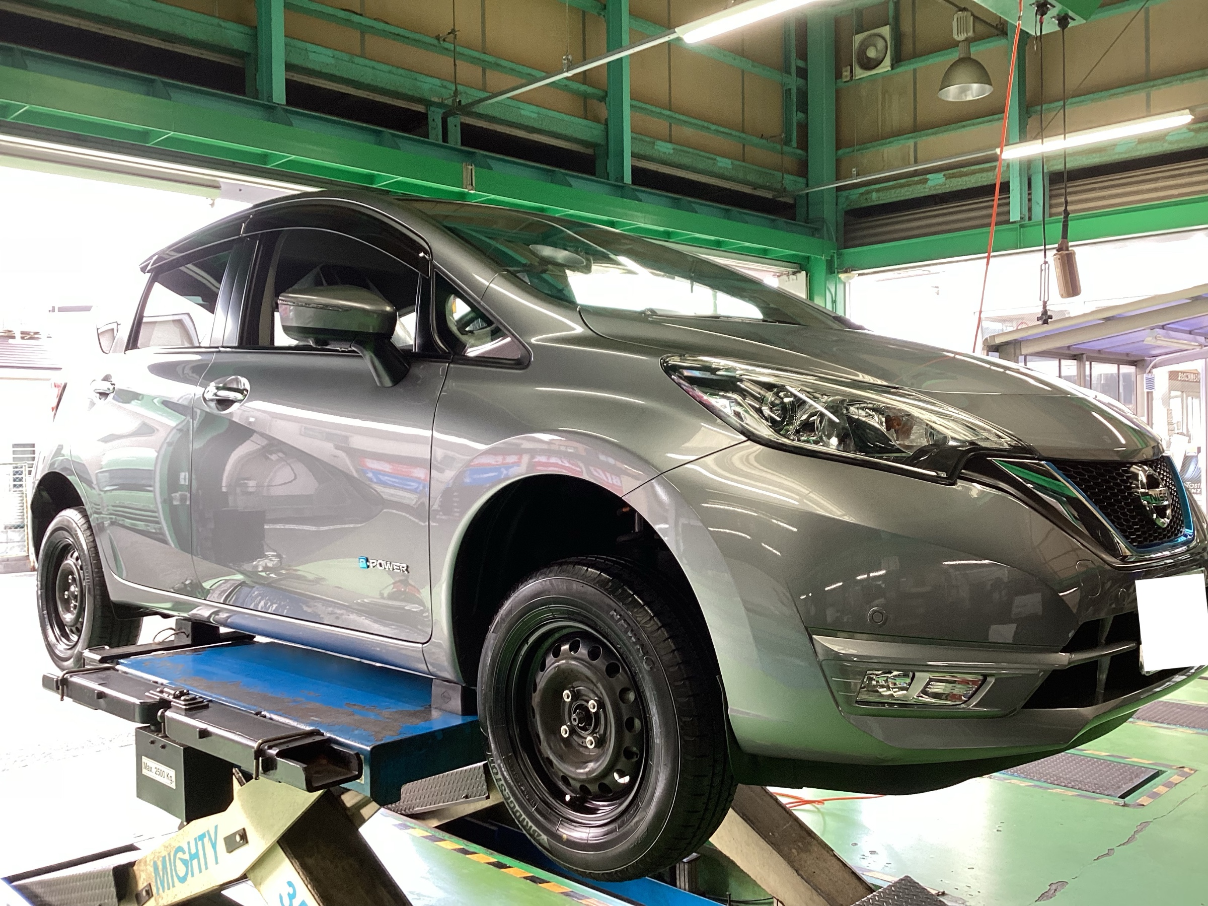 日産ノート☆e-POWER E12 185/70R14 バリ山 ウェッズ RAVRION RS01
