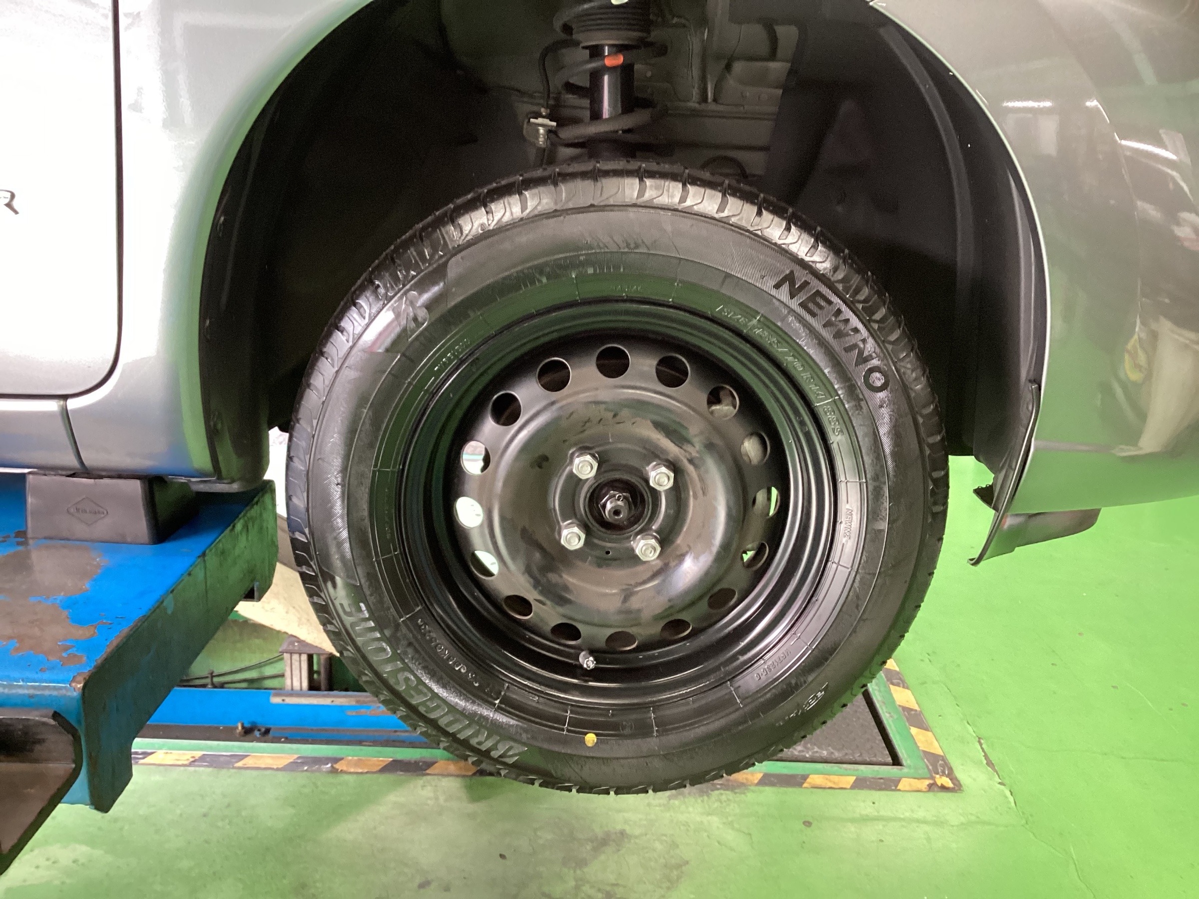 【ノートePOWER・タイヤ交換事例】 ニューノ185/70R14 【ハブ防錆施工】 日産 ノートePOWER タイヤ サービス