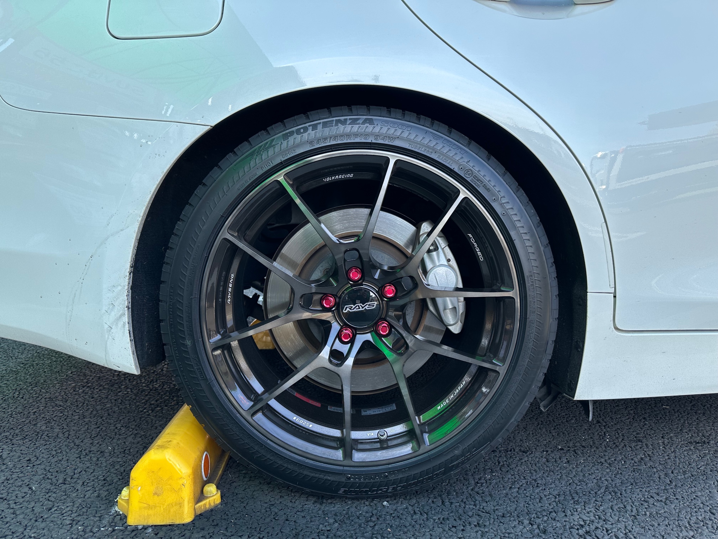 ニッサン・スカイライン・HV37】19インチタイヤホイールセット取付