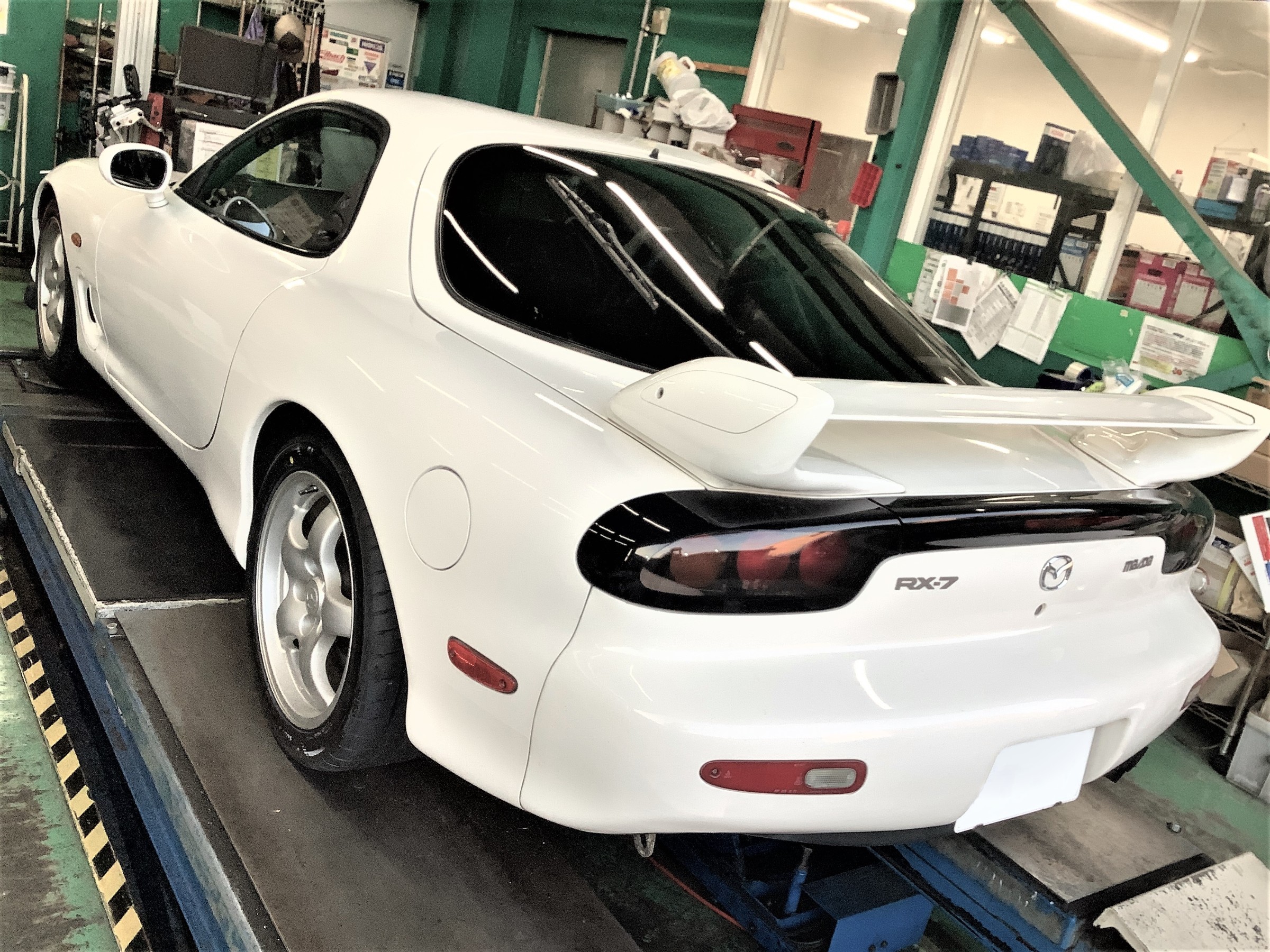 マツダFD3S型RX-7、夏タイヤ交換＆アライメント調整！ | 店舗お